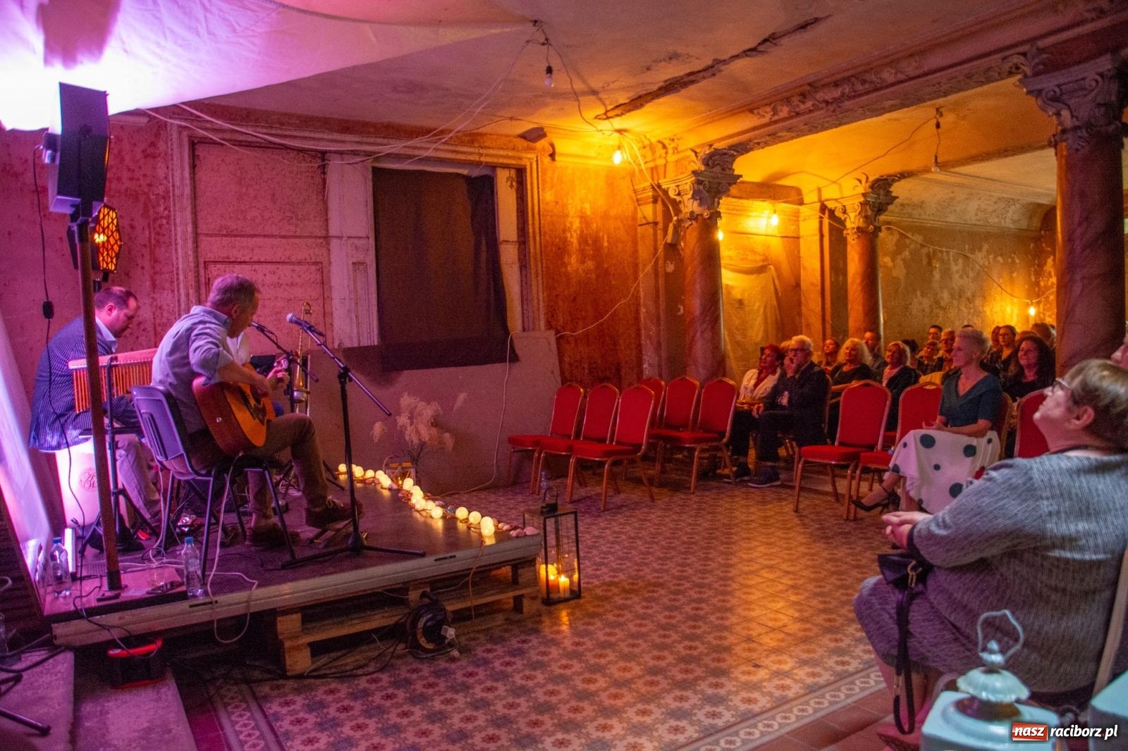 Zdjęcie w galerii na portalu naszraciborz.pl: Krowiarki: słoneczne dźwięki w starym pałacu [FOTO i WIDEO] wiadomości z regionu