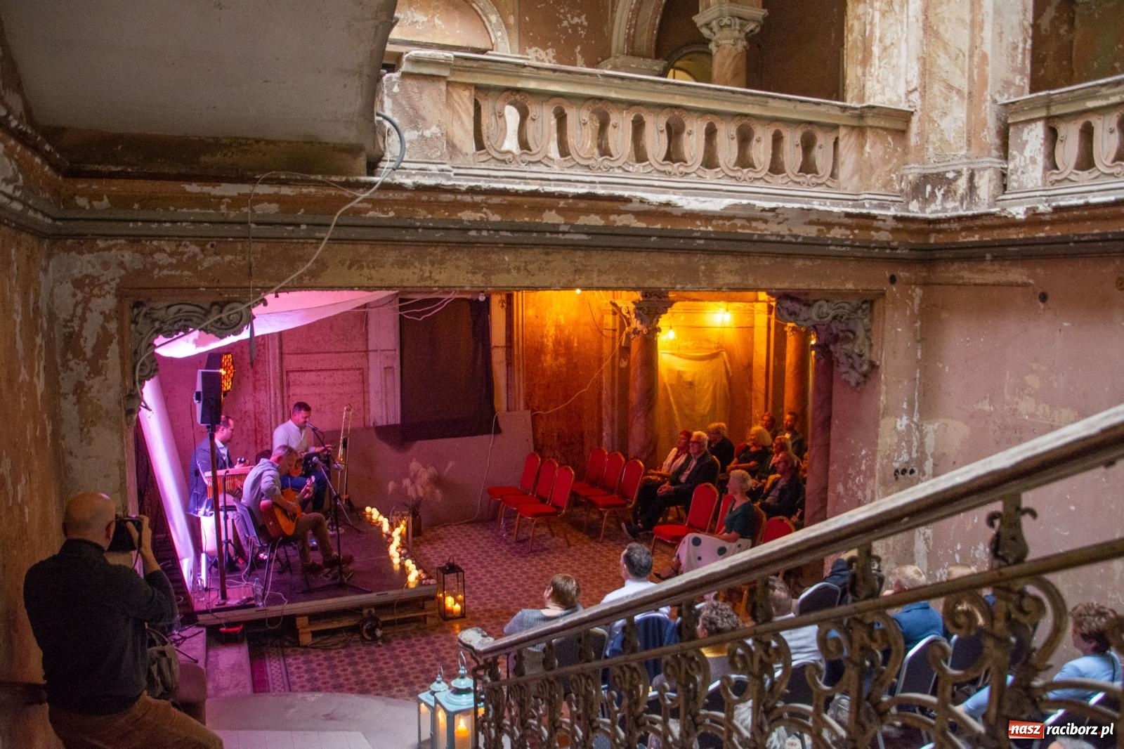 Zdjęcie w galerii na portalu naszraciborz.pl: Krowiarki: słoneczne dźwięki w starym pałacu [FOTO i WIDEO] wiadomości z regionu