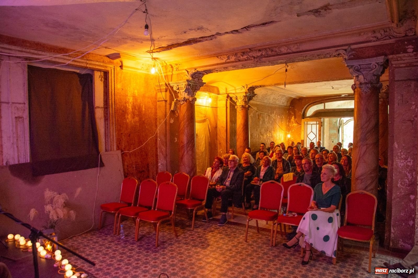 Zdjęcie w galerii na portalu naszraciborz.pl: Krowiarki: słoneczne dźwięki w starym pałacu [FOTO i WIDEO] wiadomości z regionu