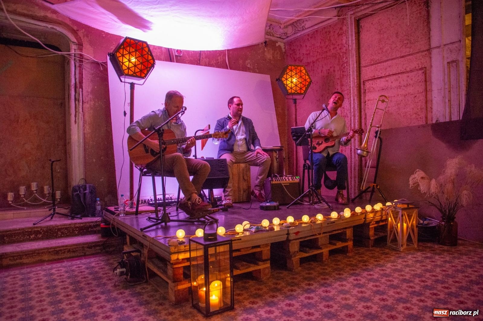 Zdjęcie w galerii na portalu naszraciborz.pl: Krowiarki: słoneczne dźwięki w starym pałacu [FOTO i WIDEO] wiadomości z regionu