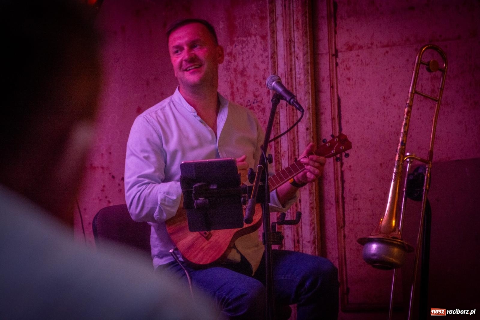 Zdjęcie w galerii na portalu naszraciborz.pl: Krowiarki: słoneczne dźwięki w starym pałacu [FOTO i WIDEO] wiadomości z regionu