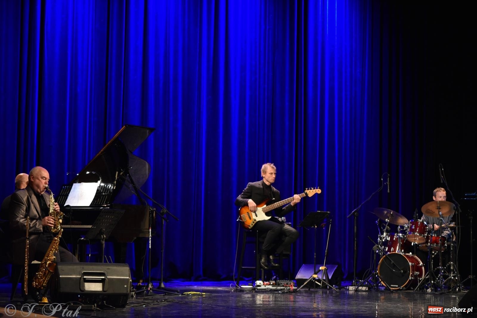 Zdjęcie w galerii na portalu naszraciborz.pl: Tych lat nie odda nikt. Rewia przebojów w RCK [FOTO i WIDEO] wiadomości z regionu
