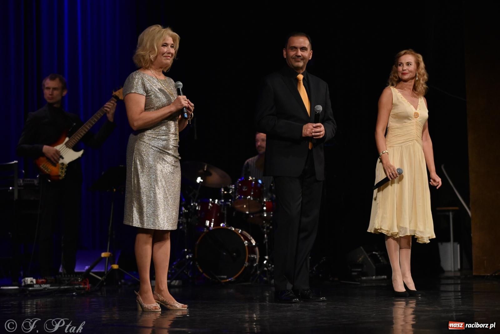 Zdjęcie w galerii na portalu naszraciborz.pl: Tych lat nie odda nikt. Rewia przebojów w RCK [FOTO i WIDEO] wiadomości z regionu