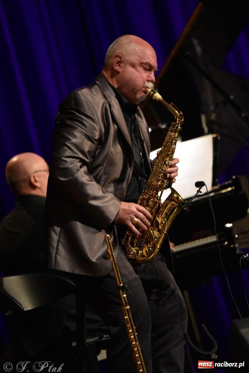 Zdjęcie w galerii na portalu naszraciborz.pl: Tych lat nie odda nikt. Rewia przebojów w RCK [FOTO i WIDEO] wiadomości z regionu