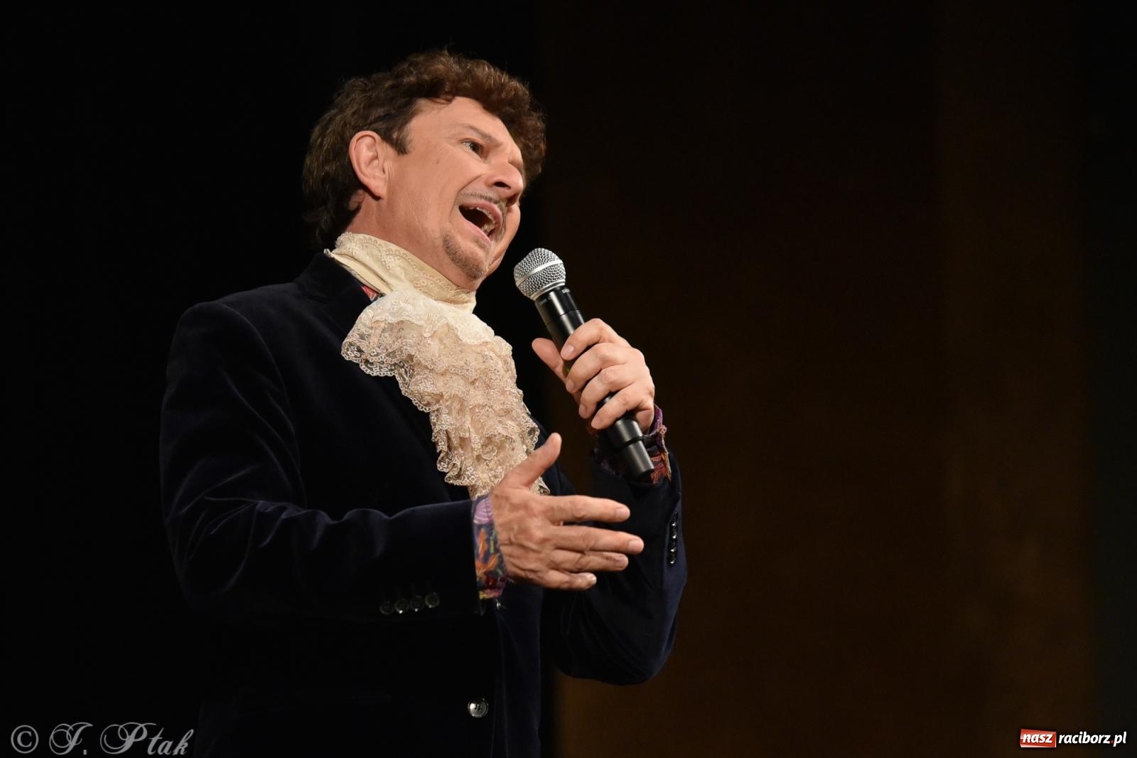 Zdjęcie w galerii na portalu naszraciborz.pl: Tych lat nie odda nikt. Rewia przebojów w RCK [FOTO i WIDEO] wiadomości z regionu