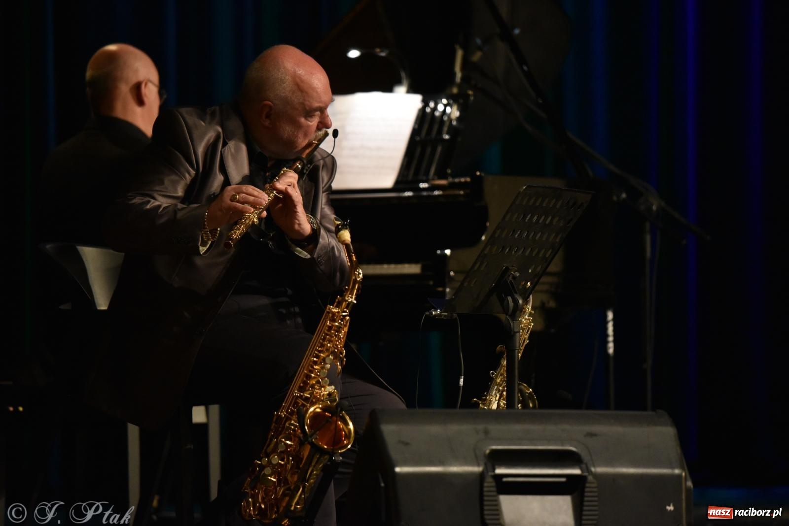 Zdjęcie w galerii na portalu naszraciborz.pl: Tych lat nie odda nikt. Rewia przebojów w RCK [FOTO i WIDEO] wiadomości z regionu