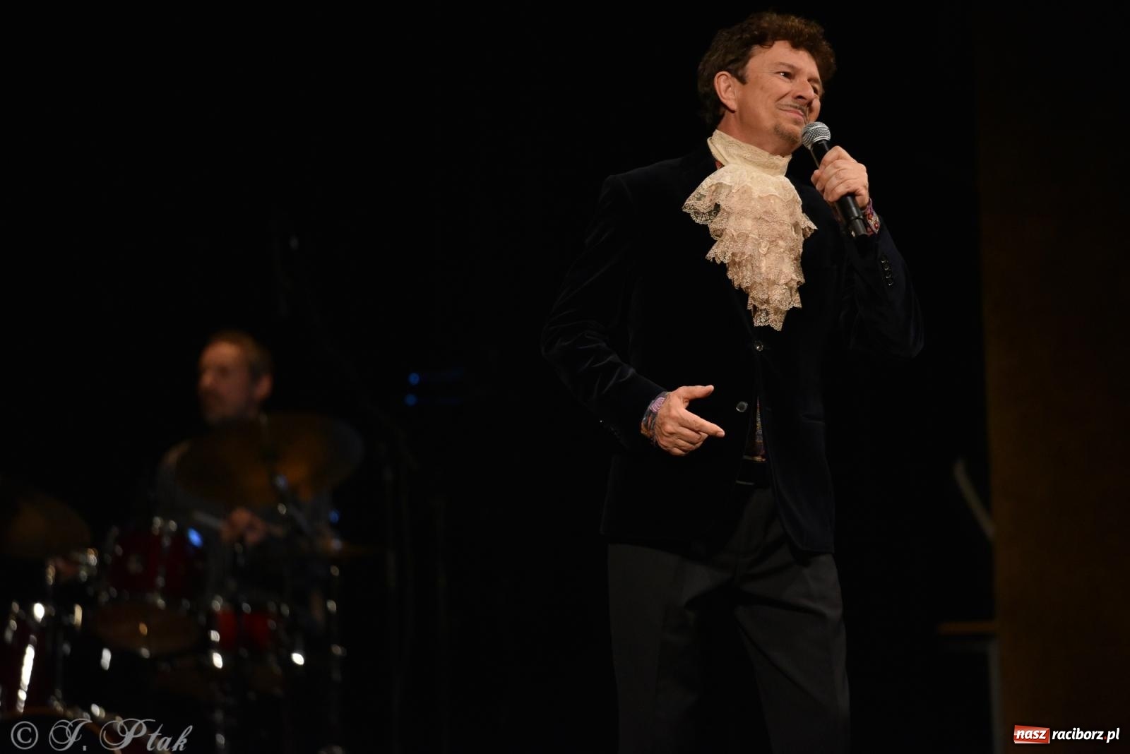 Zdjęcie w galerii na portalu naszraciborz.pl: Tych lat nie odda nikt. Rewia przebojów w RCK [FOTO i WIDEO] wiadomości z regionu
