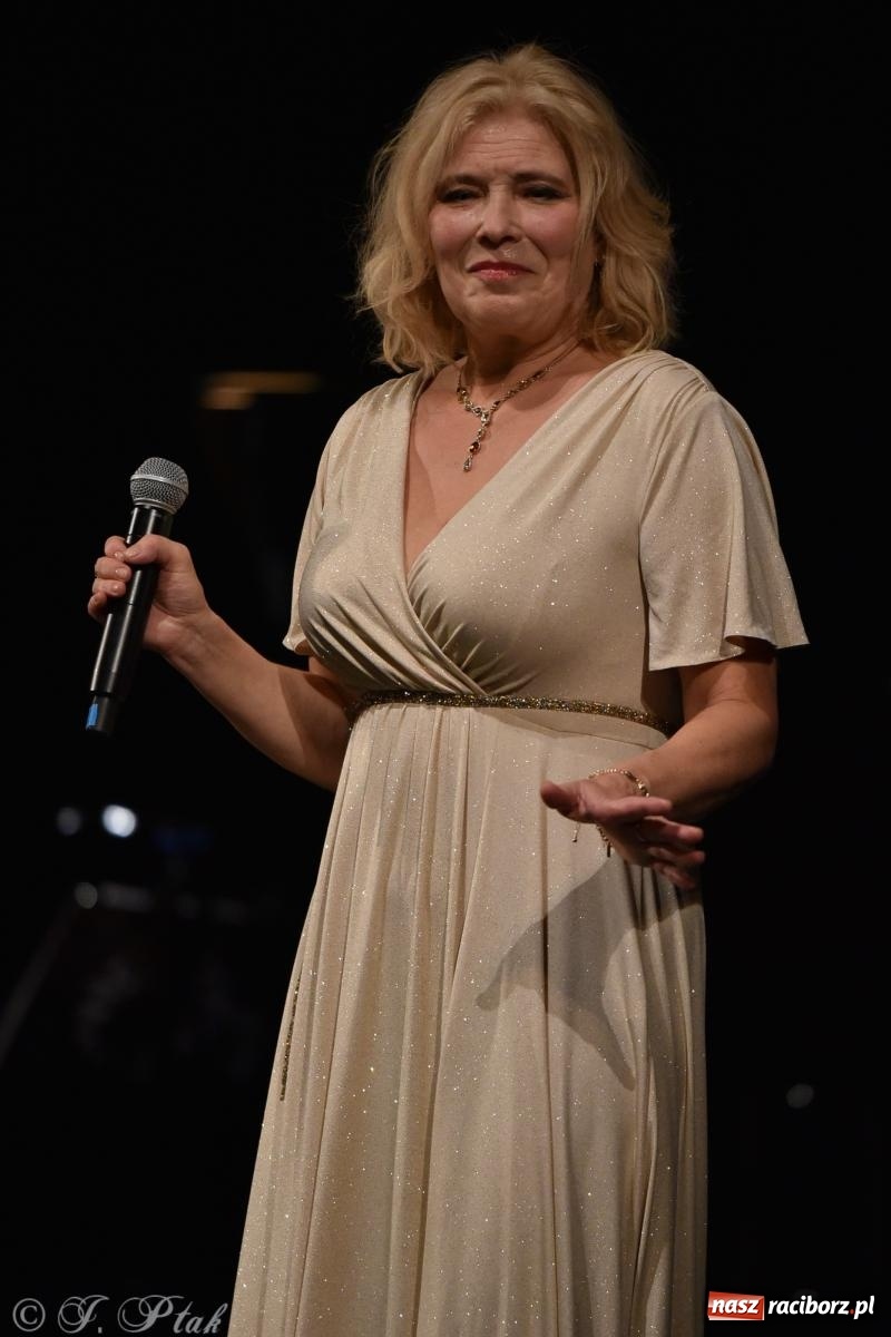 Zdjęcie w galerii na portalu naszraciborz.pl: Tych lat nie odda nikt. Rewia przebojów w RCK [FOTO i WIDEO] wiadomości z regionu