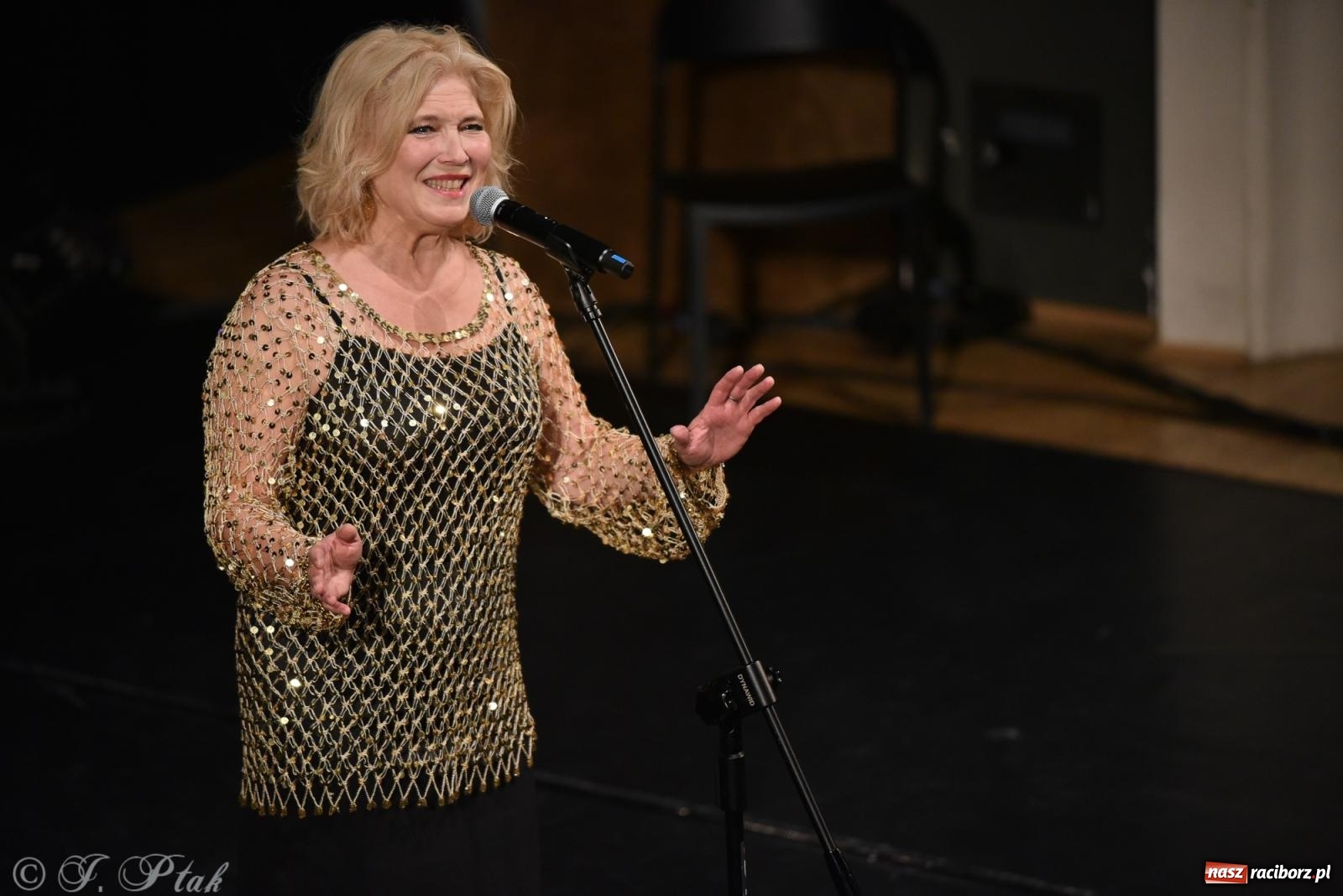 Zdjęcie w galerii na portalu naszraciborz.pl: Tych lat nie odda nikt. Rewia przebojów w RCK [FOTO i WIDEO] wiadomości z regionu