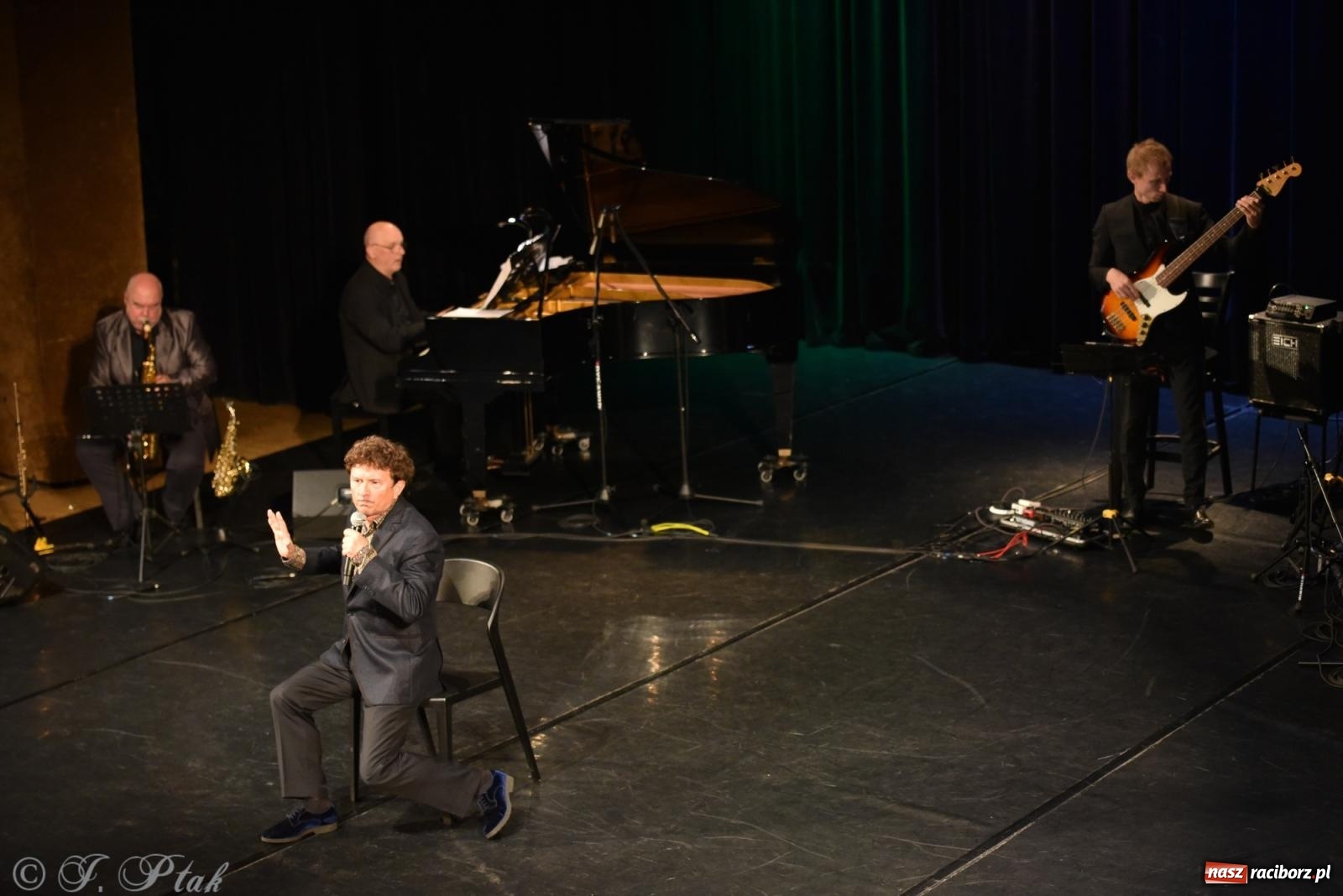 Zdjęcie w galerii na portalu naszraciborz.pl: Tych lat nie odda nikt. Rewia przebojów w RCK [FOTO i WIDEO] wiadomości z regionu