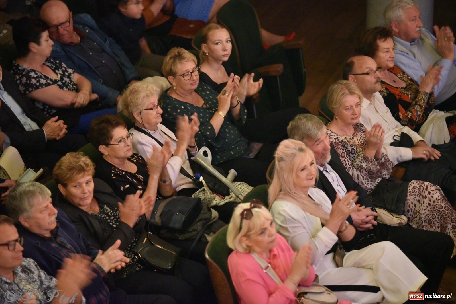 Zdjęcie w galerii na portalu naszraciborz.pl: Tych lat nie odda nikt. Rewia przebojów w RCK [FOTO i WIDEO] wiadomości z regionu