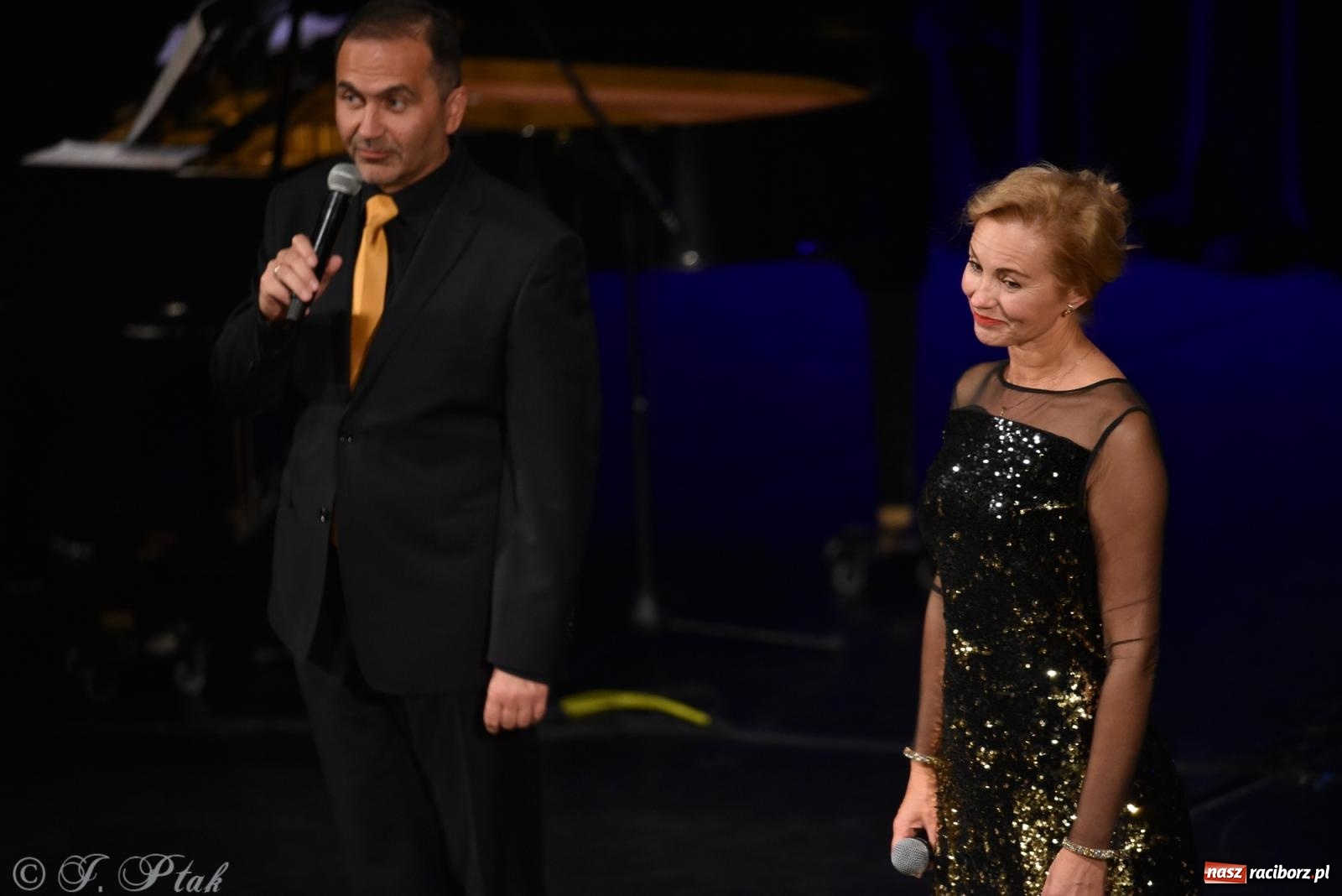 Zdjęcie w galerii na portalu naszraciborz.pl: Tych lat nie odda nikt. Rewia przebojów w RCK [FOTO i WIDEO] wiadomości z regionu