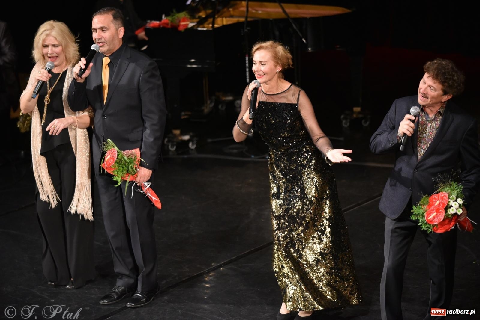 Zdjęcie w galerii na portalu naszraciborz.pl: Tych lat nie odda nikt. Rewia przebojów w RCK [FOTO i WIDEO] wiadomości z regionu