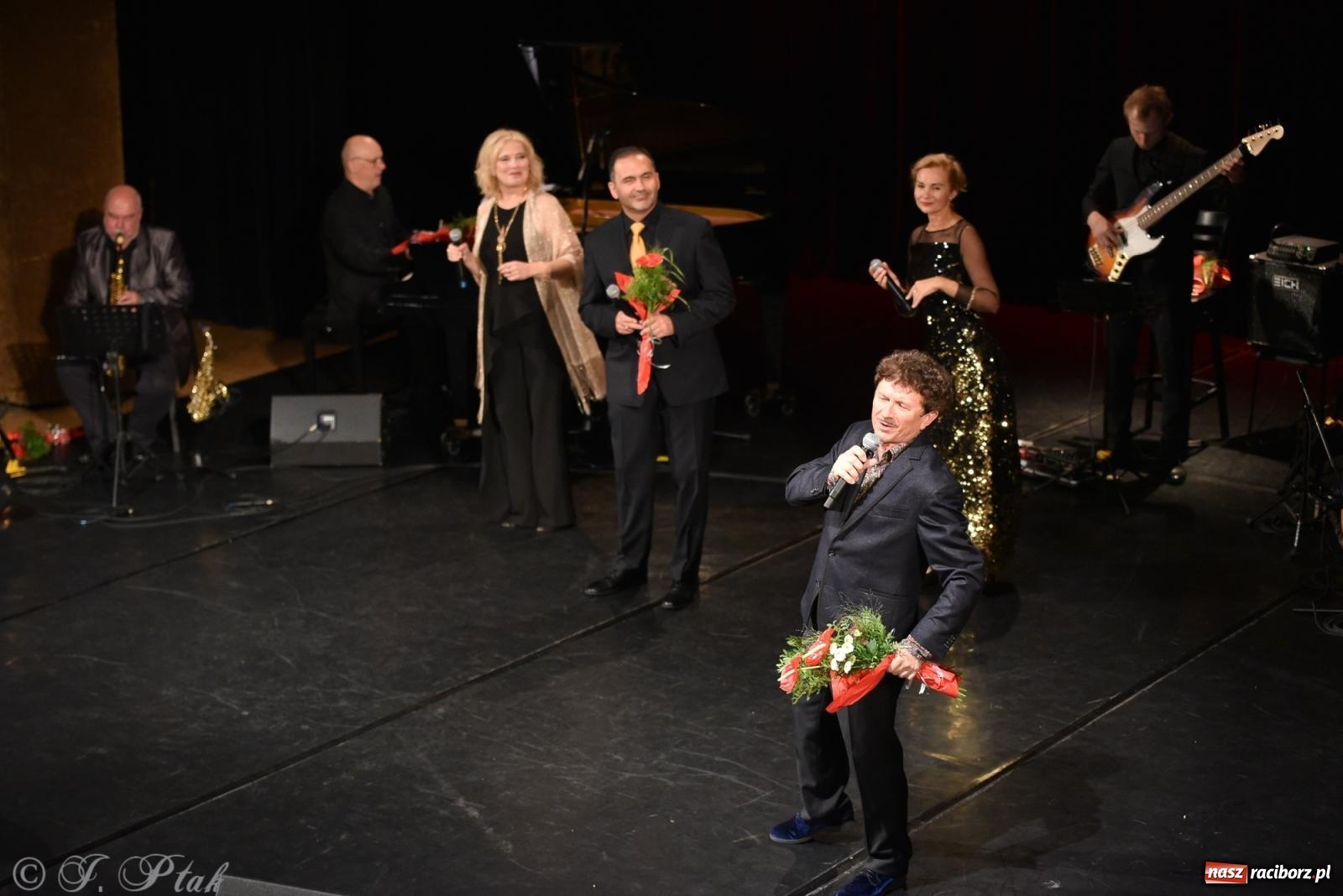 Zdjęcie w galerii na portalu naszraciborz.pl: Tych lat nie odda nikt. Rewia przebojów w RCK [FOTO i WIDEO] wiadomości z regionu