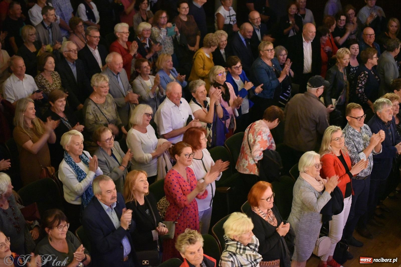 Zdjęcie w galerii na portalu naszraciborz.pl: Tych lat nie odda nikt. Rewia przebojów w RCK [FOTO i WIDEO] wiadomości z regionu
