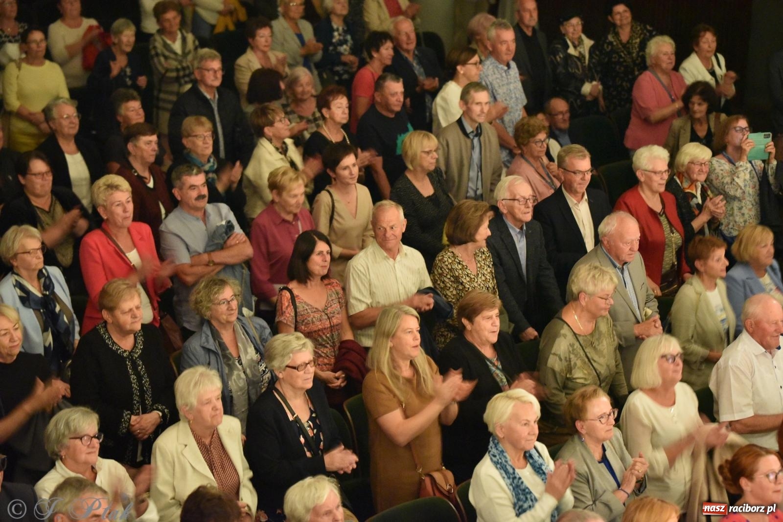 Zdjęcie w galerii na portalu naszraciborz.pl: Tych lat nie odda nikt. Rewia przebojów w RCK [FOTO i WIDEO] wiadomości z regionu