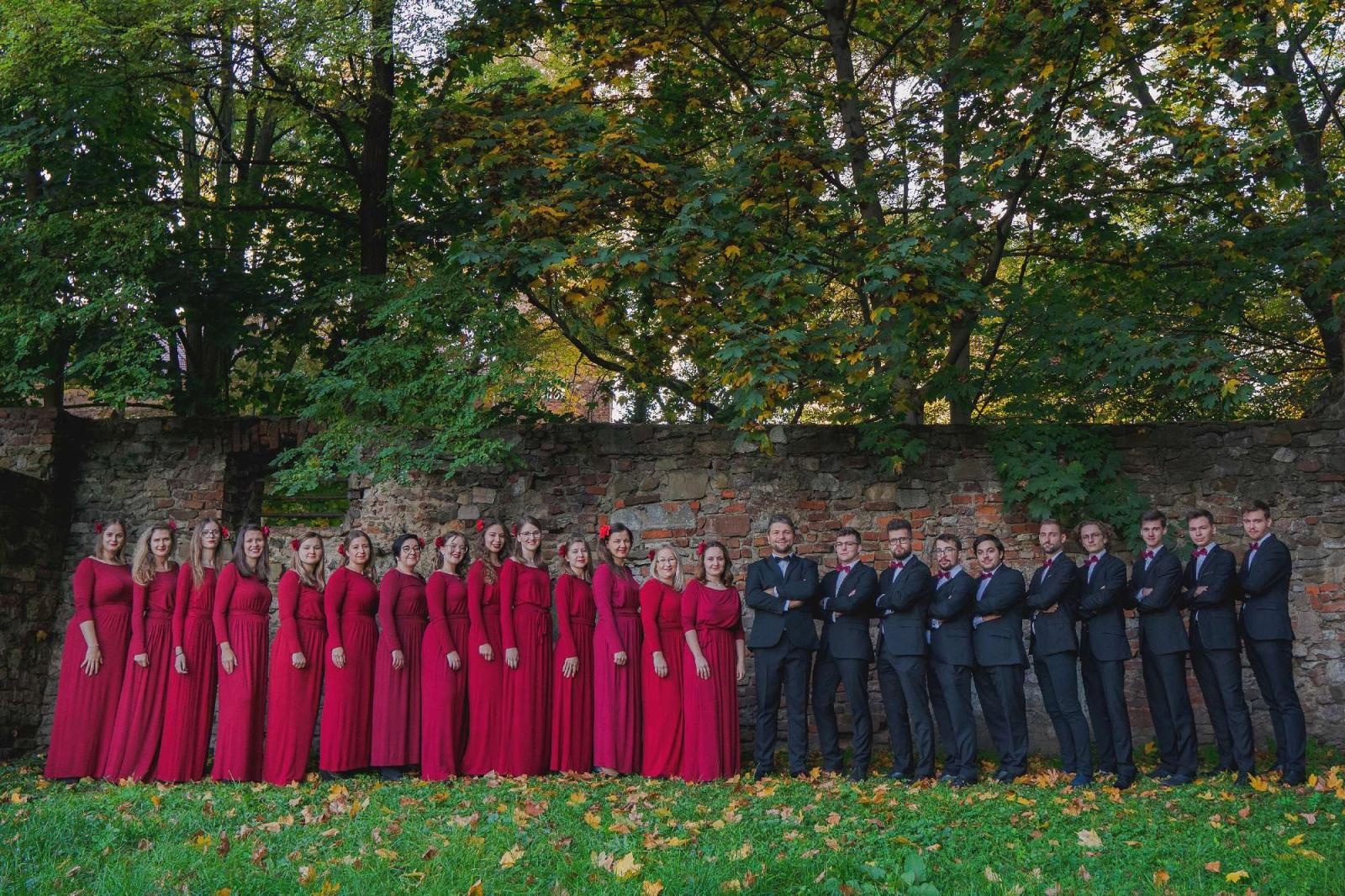 Zdjęcie w galerii na portalu naszraciborz.pl: Chór Canticum Novum zaśpiewa w starym opactwie wiadomości z regionu
