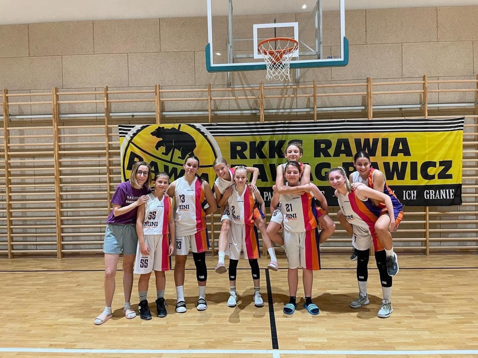Zdjęcie w galerii na portalu naszraciborz.pl: Turniejowy wrzesień koszykarek Minibasketball Racibórz wiadomości z regionu