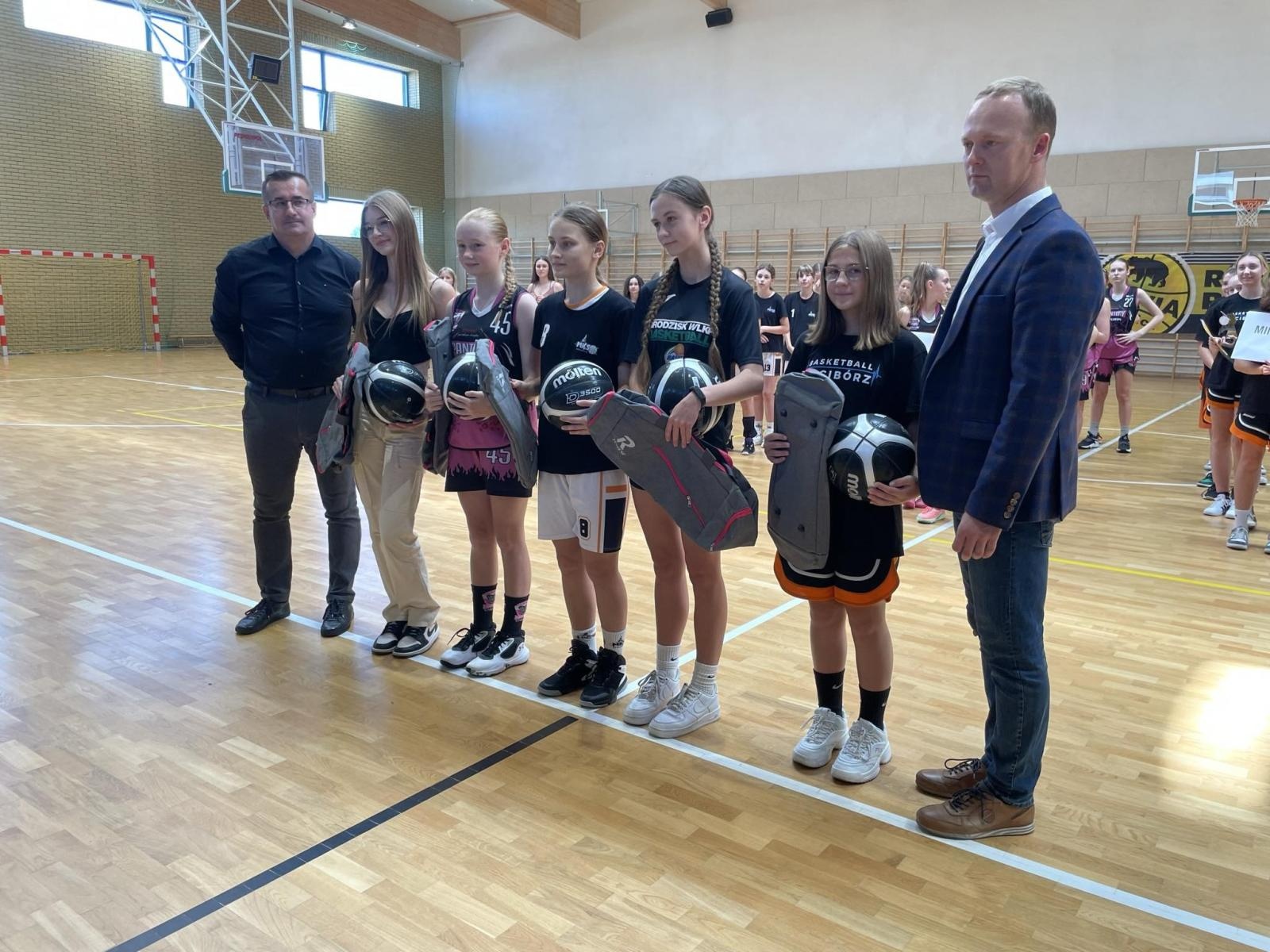 Zdjęcie w galerii na portalu naszraciborz.pl: Turniejowy wrzesień koszykarek Minibasketball Racibórz wiadomości z regionu