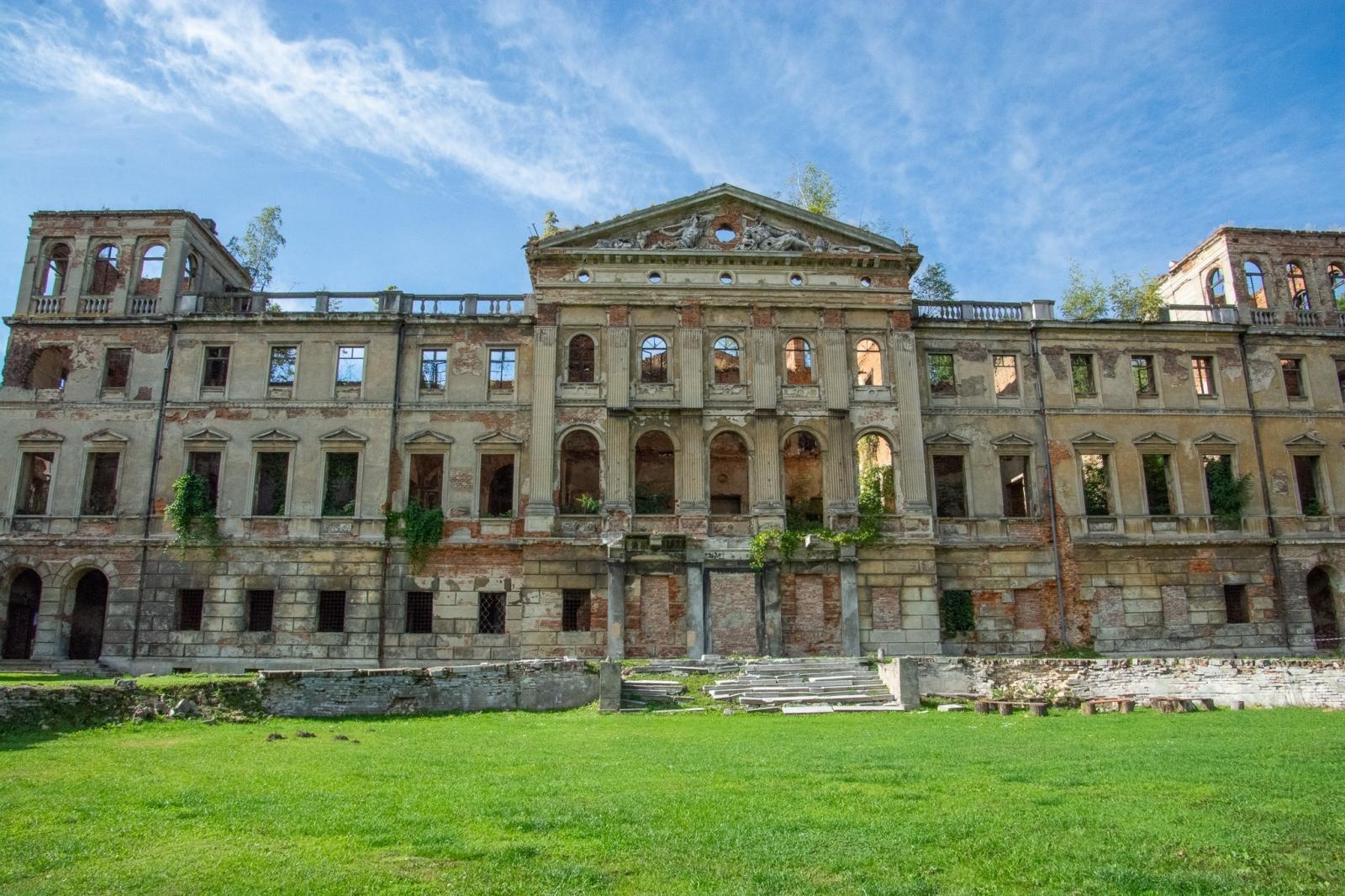 Zdjęcie w galerii na portalu naszraciborz.pl: PiS chce odbudować pałac w Sławikowie, jeśli wygra wybory wiadomości z regionu