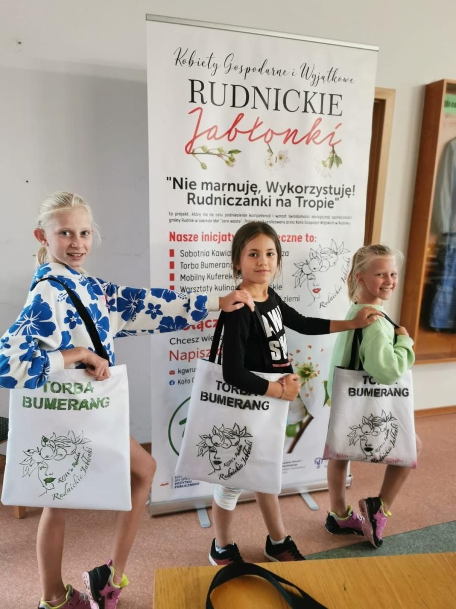 Zdjęcie w galerii na portalu naszraciborz.pl: Lokalne Ekopraktyki. Rudnickie Jabłonki z nagrodą wiadomości z regionu