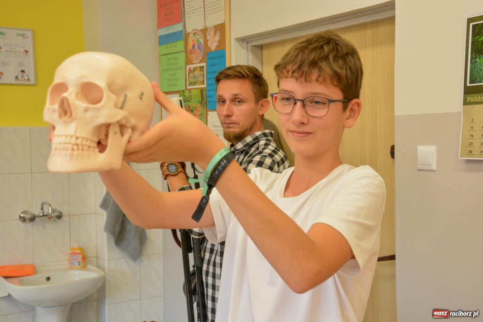 Zdjęcie w galerii na portalu naszraciborz.pl: Ekorycerze – obrońcy przyrody. W SP 18 powstała zielona pracownia wiadomości z regionu