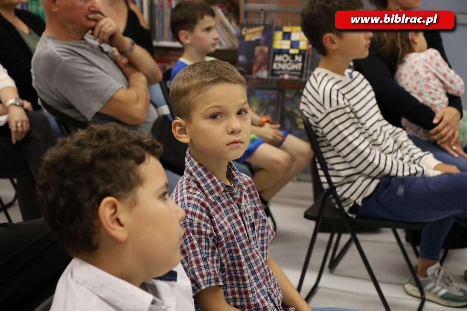 Zdjęcie w galerii na portalu naszraciborz.pl: O życiu w głuszy. Spotkanie z Anną Goc w raciborskiej bibliotece wiadomości z regionu