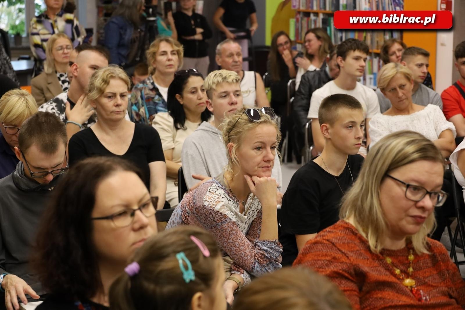 Zdjęcie w galerii na portalu naszraciborz.pl: O życiu w głuszy. Spotkanie z Anną Goc w raciborskiej bibliotece wiadomości z regionu