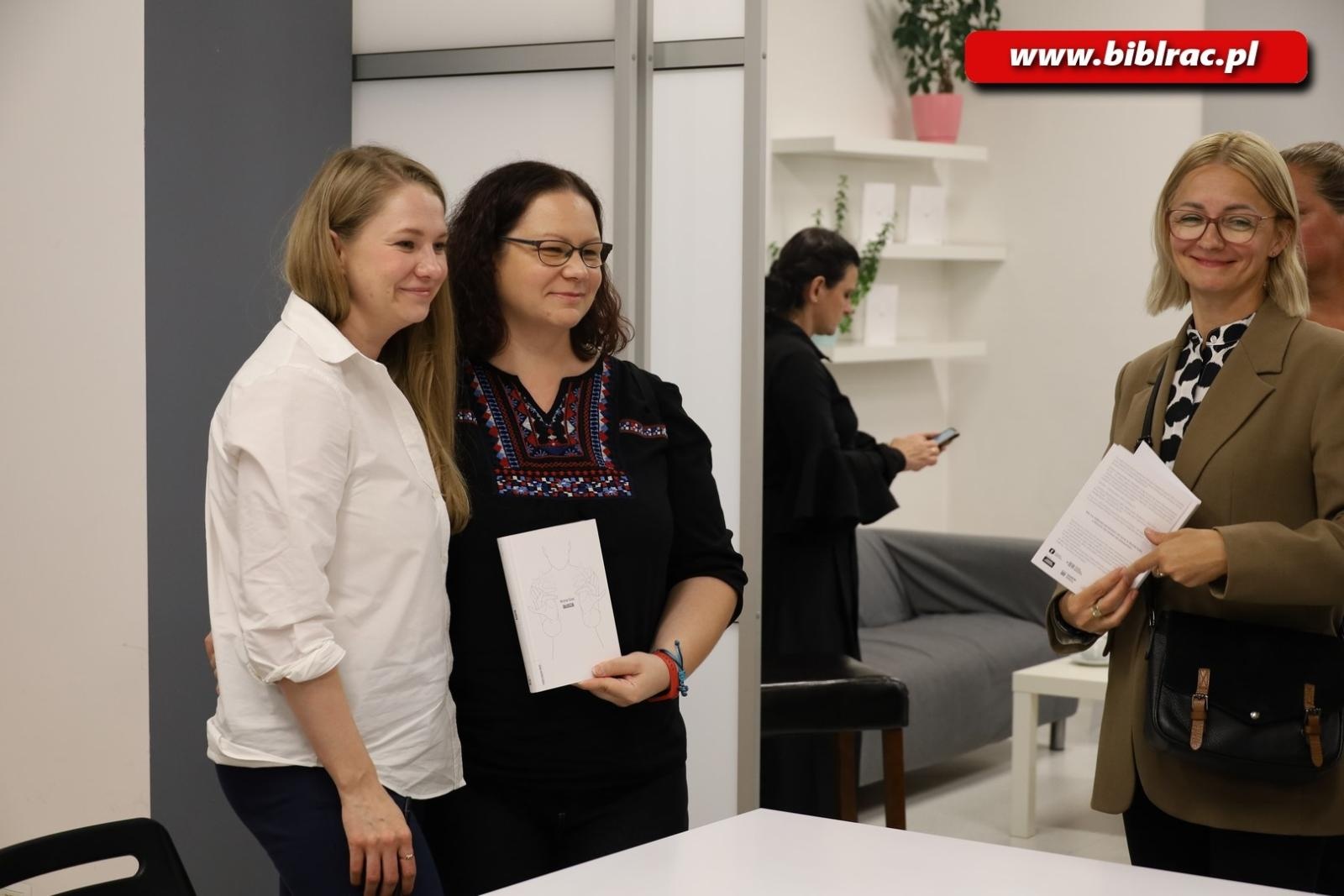 Zdjęcie w galerii na portalu naszraciborz.pl: O życiu w głuszy. Spotkanie z Anną Goc w raciborskiej bibliotece wiadomości z regionu