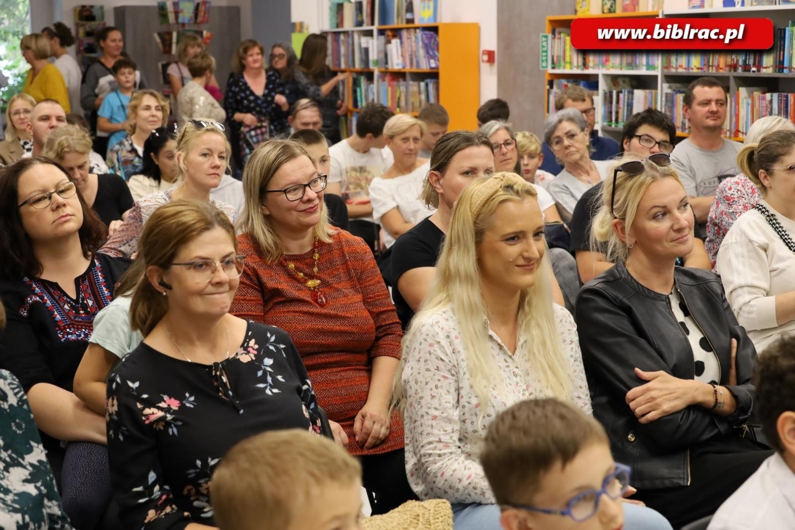 Zdjęcie w galerii na portalu naszraciborz.pl: O życiu w głuszy. Spotkanie z Anną Goc w raciborskiej bibliotece wiadomości z regionu