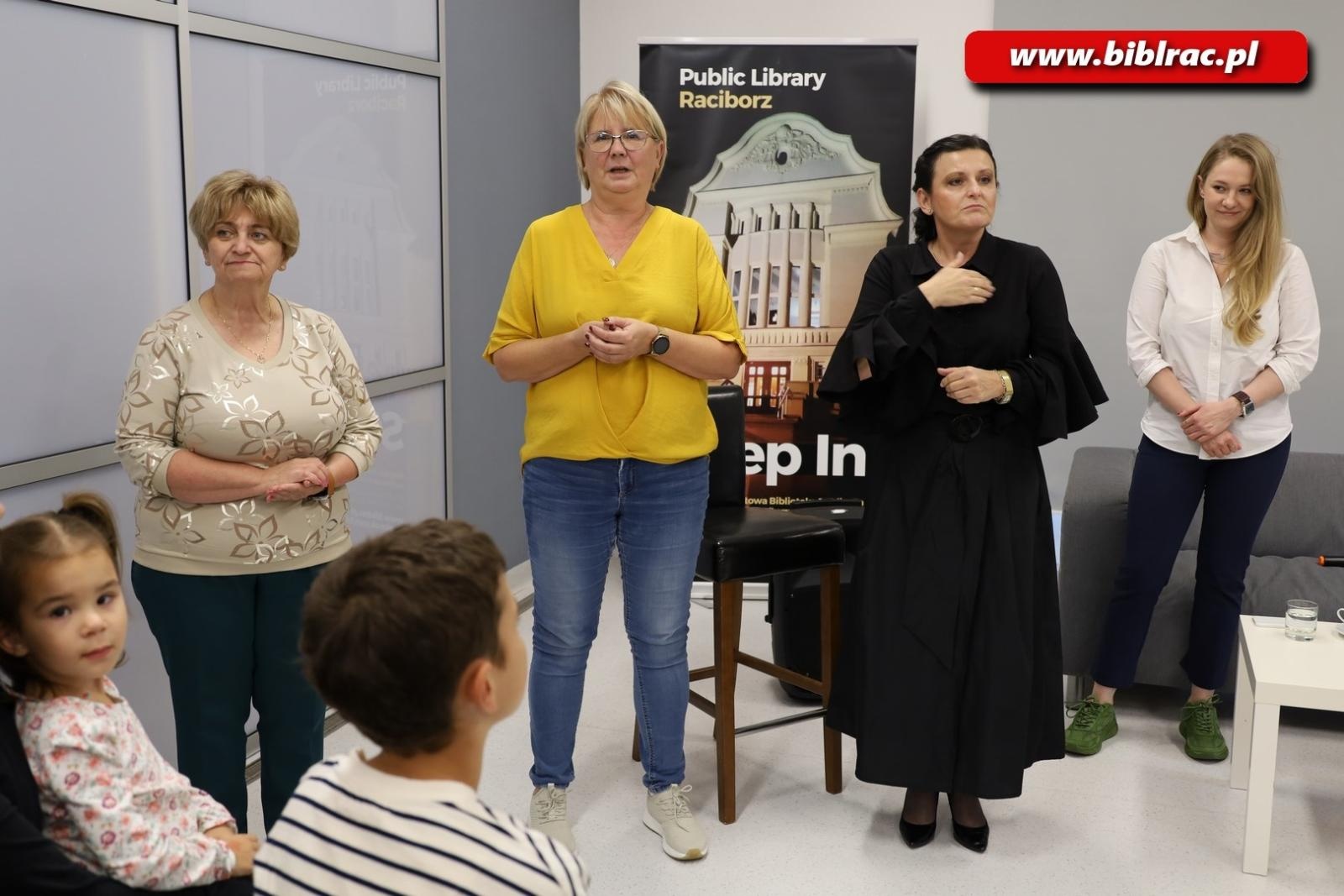 Zdjęcie w galerii na portalu naszraciborz.pl: O życiu w głuszy. Spotkanie z Anną Goc w raciborskiej bibliotece wiadomości z regionu