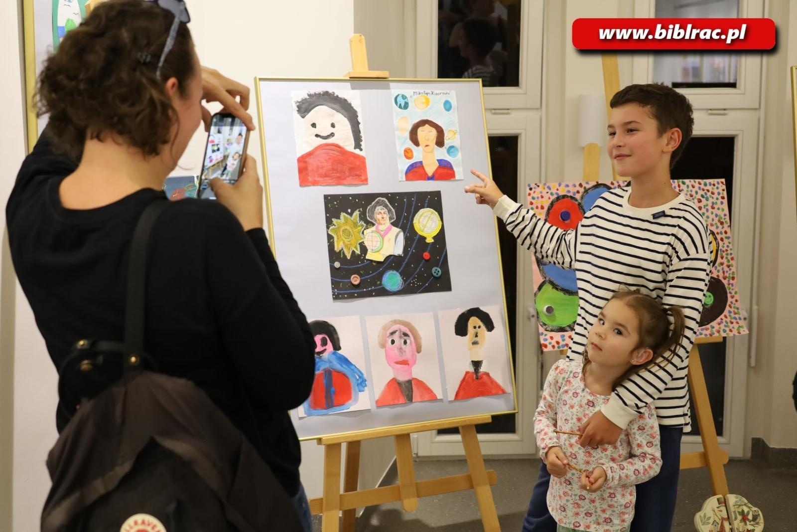Zdjęcie w galerii na portalu naszraciborz.pl: O życiu w głuszy. Spotkanie z Anną Goc w raciborskiej bibliotece wiadomości z regionu