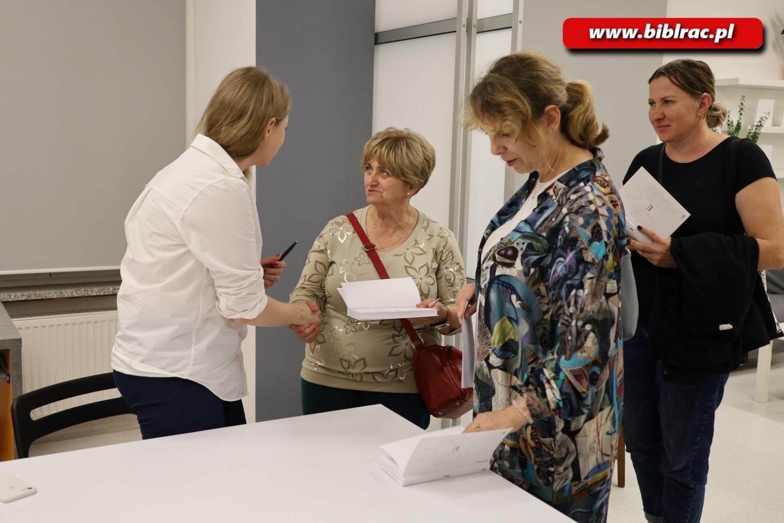 Zdjęcie w galerii na portalu naszraciborz.pl: O życiu w głuszy. Spotkanie z Anną Goc w raciborskiej bibliotece wiadomości z regionu