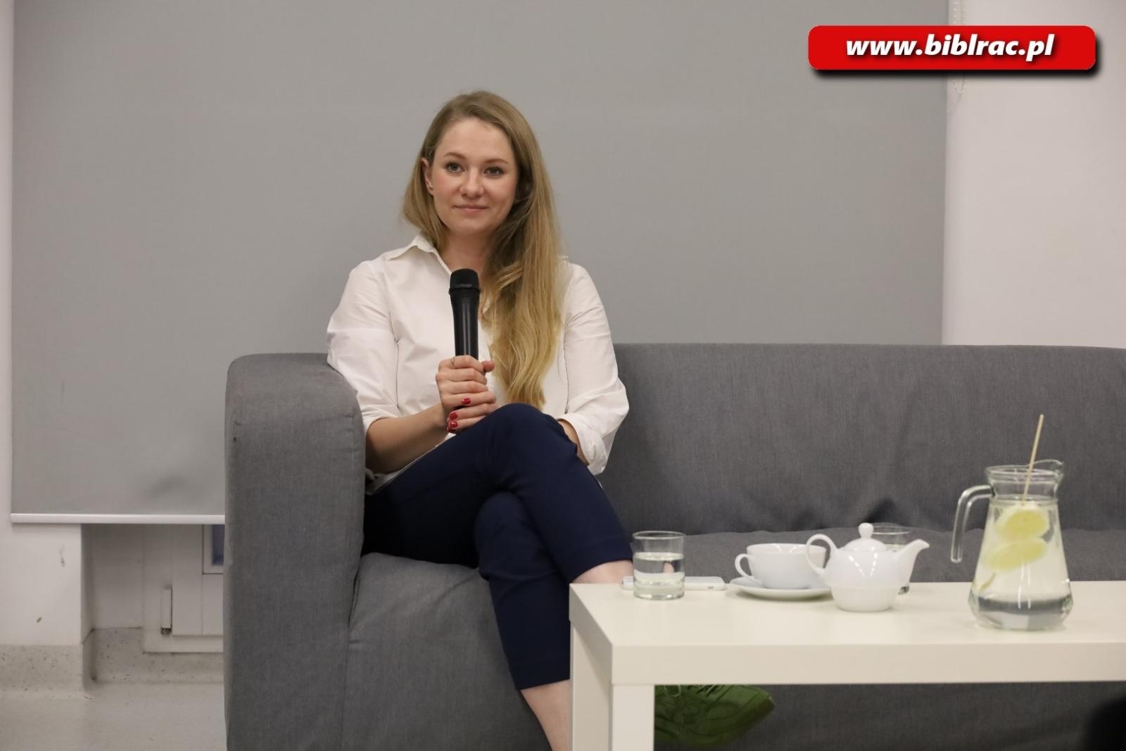 Zdjęcie w galerii na portalu naszraciborz.pl: O życiu w głuszy. Spotkanie z Anną Goc w raciborskiej bibliotece wiadomości z regionu