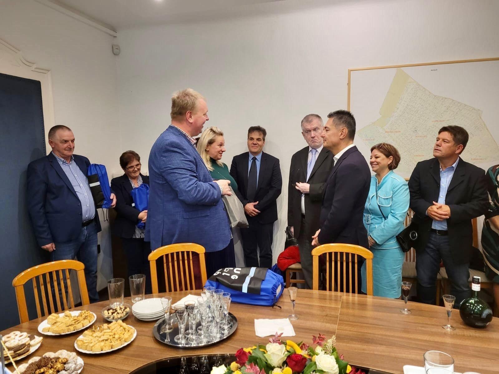 Zdjęcie w galerii na portalu naszraciborz.pl: Raciborska delegacja na Węgrzech. 88. rocznica Zugló wiadomości z regionu