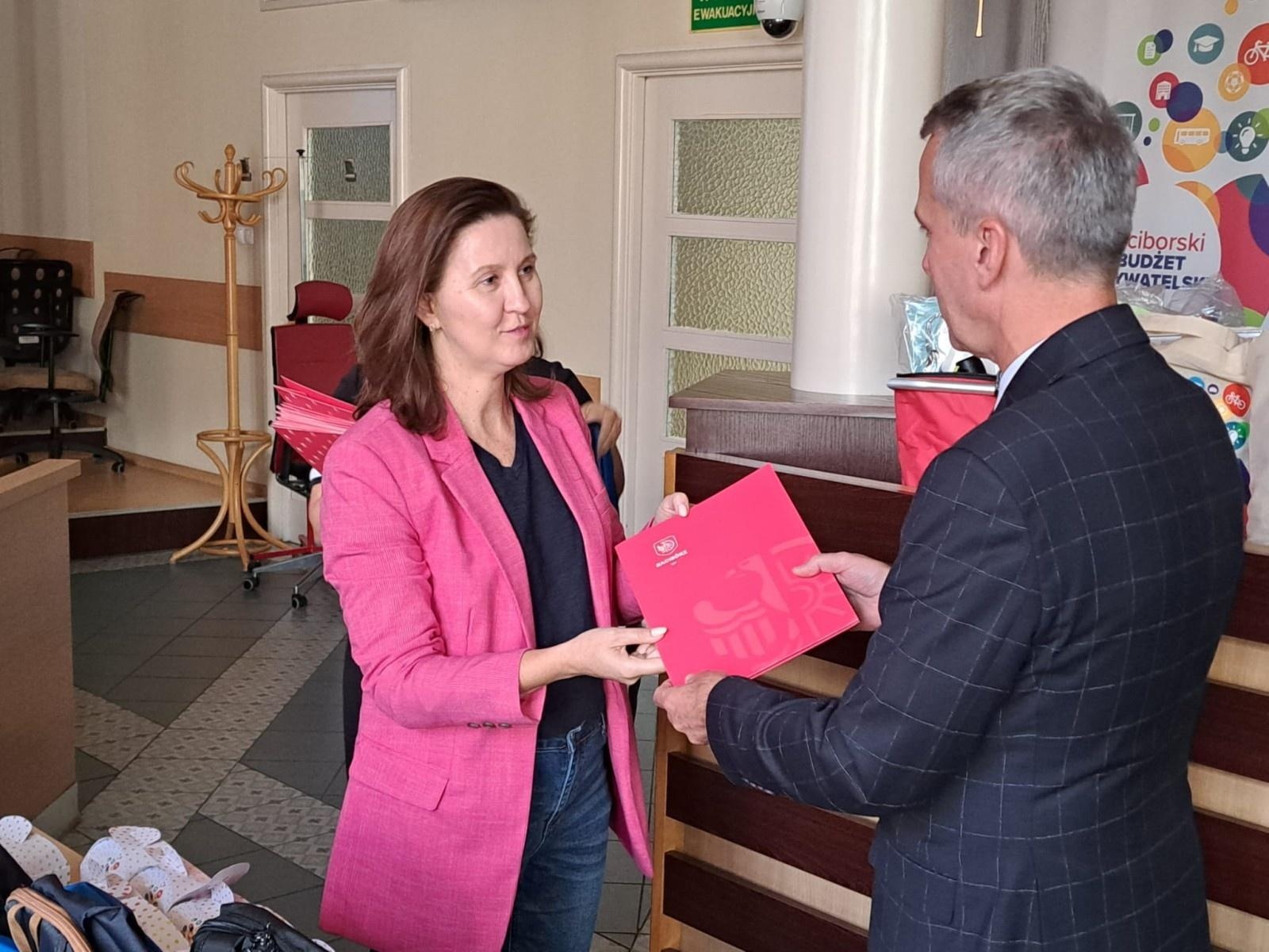 Zdjęcie w galerii na portalu naszraciborz.pl: W ratuszu zaprezentowano wyniki Budżetu Obywatelskiego 2023 wiadomości z regionu