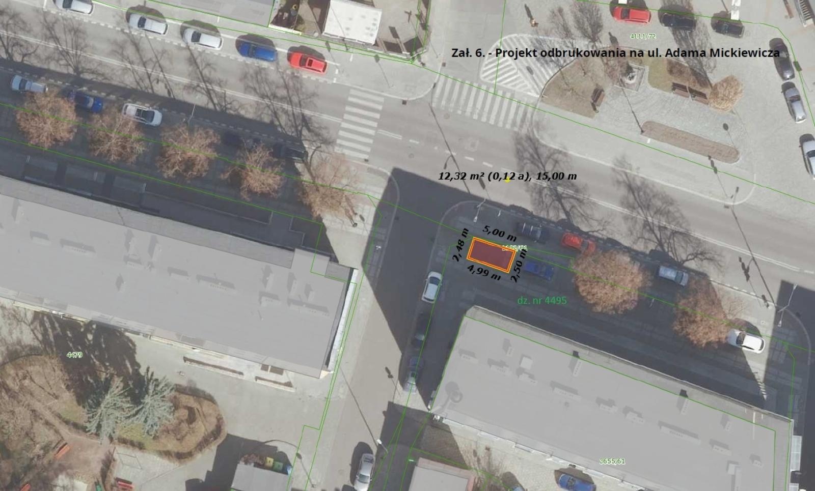 Zdjęcie w galerii na portalu naszraciborz.pl: Najpierw kładli, teraz będą zdejmować. Odbrukowanie w Raciborzu wiadomości z regionu