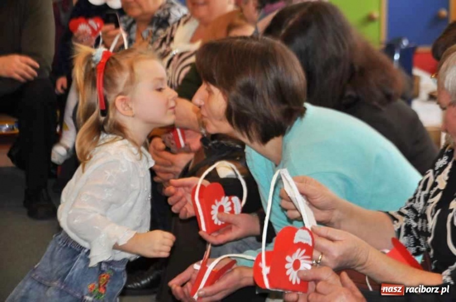 Zdjęcie w galerii na portalu naszraciborz.pl: Dla dziadzia i babusi od wnuczka i wnusi wiadomości z regionu