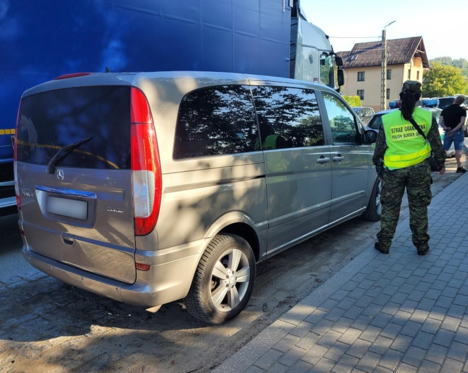 Zdjęcie w galerii na portalu naszraciborz.pl: Śląscy pogranicznicy z Raciborza zatrzymali kolejnych przemytników wiadomości z regionu