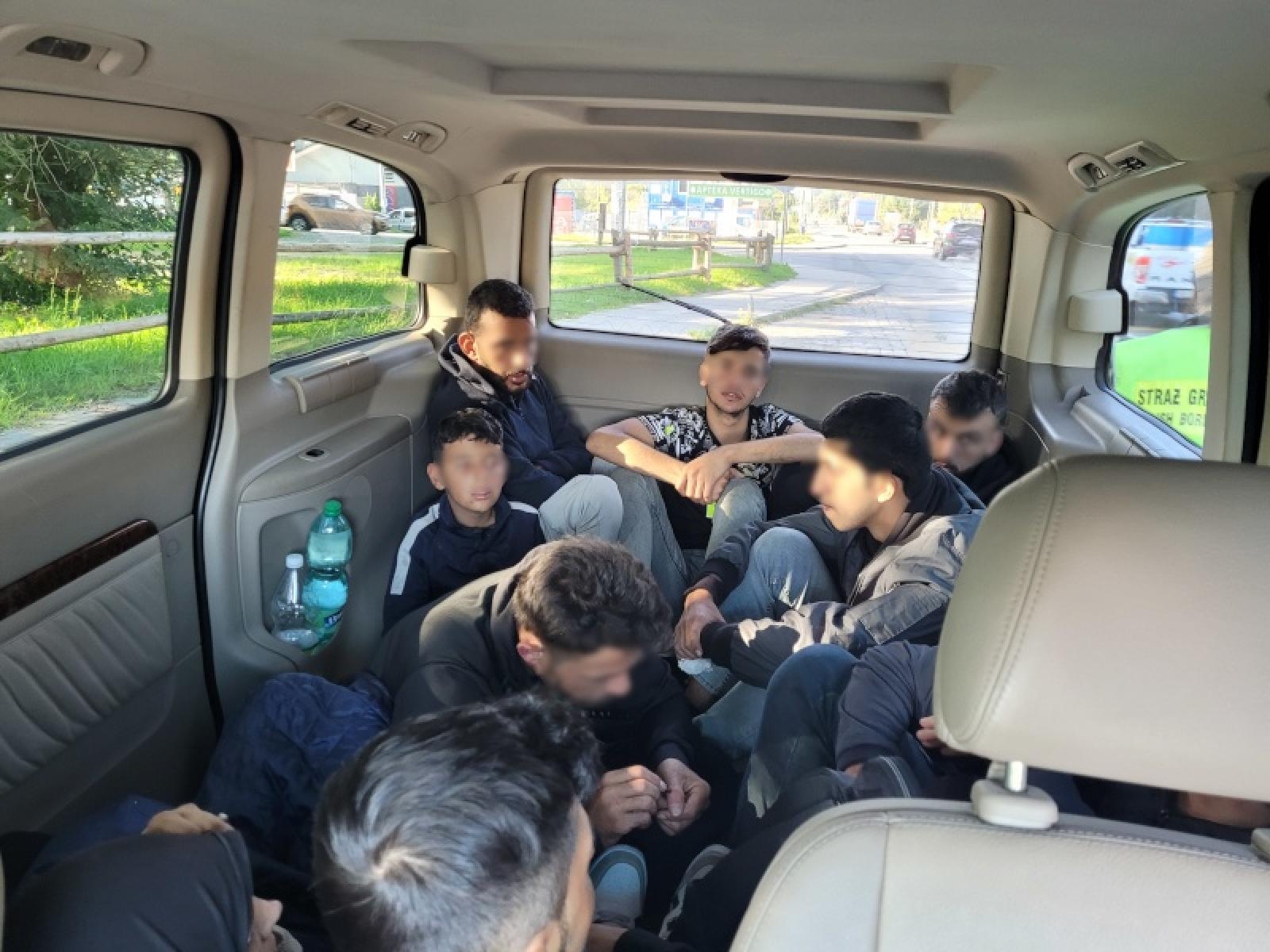 Zdjęcie w galerii na portalu naszraciborz.pl: Śląscy pogranicznicy z Raciborza zatrzymali kolejnych przemytników wiadomości z regionu