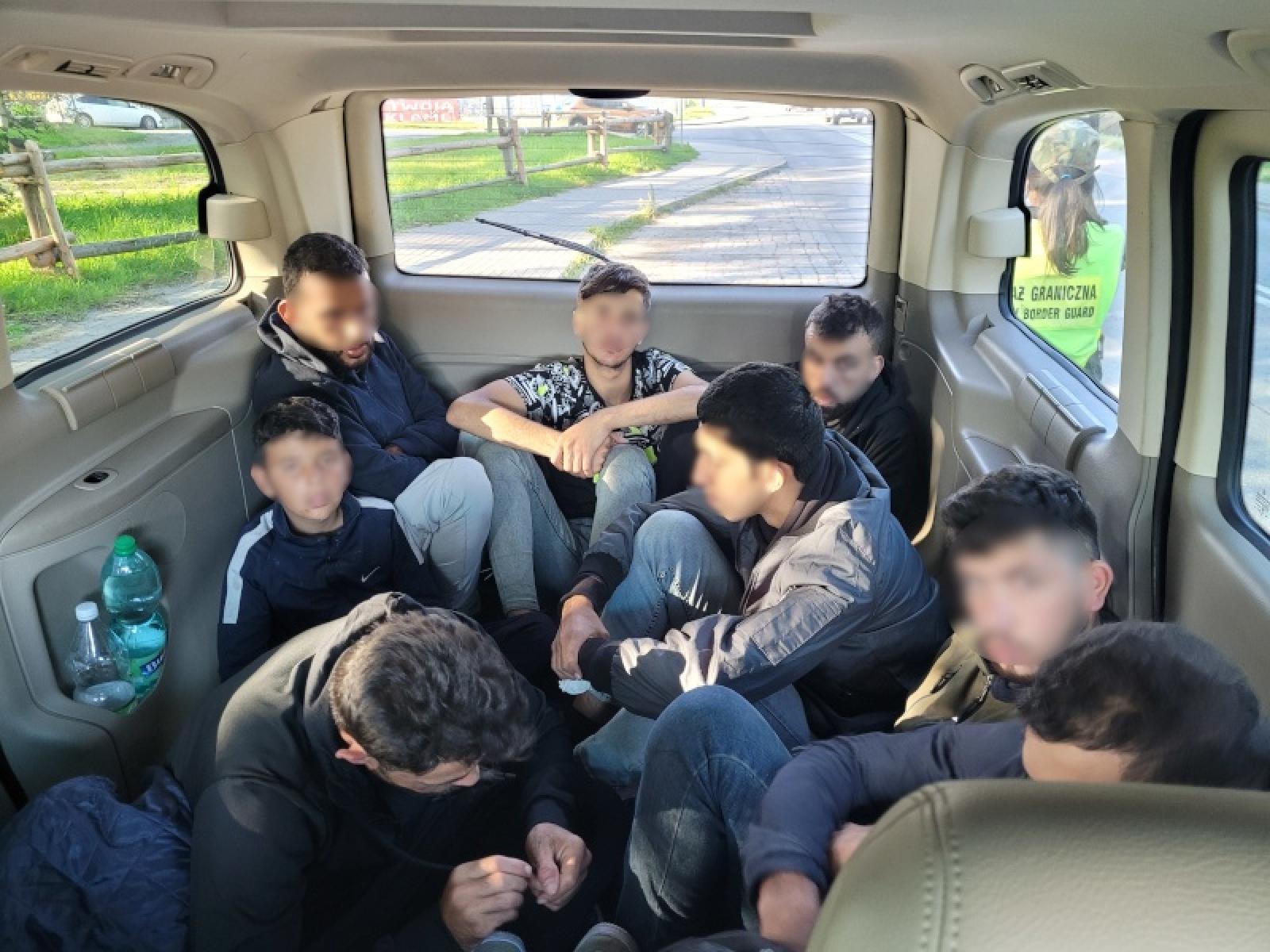 Zdjęcie w galerii na portalu naszraciborz.pl: Śląscy pogranicznicy z Raciborza zatrzymali kolejnych przemytników wiadomości z regionu