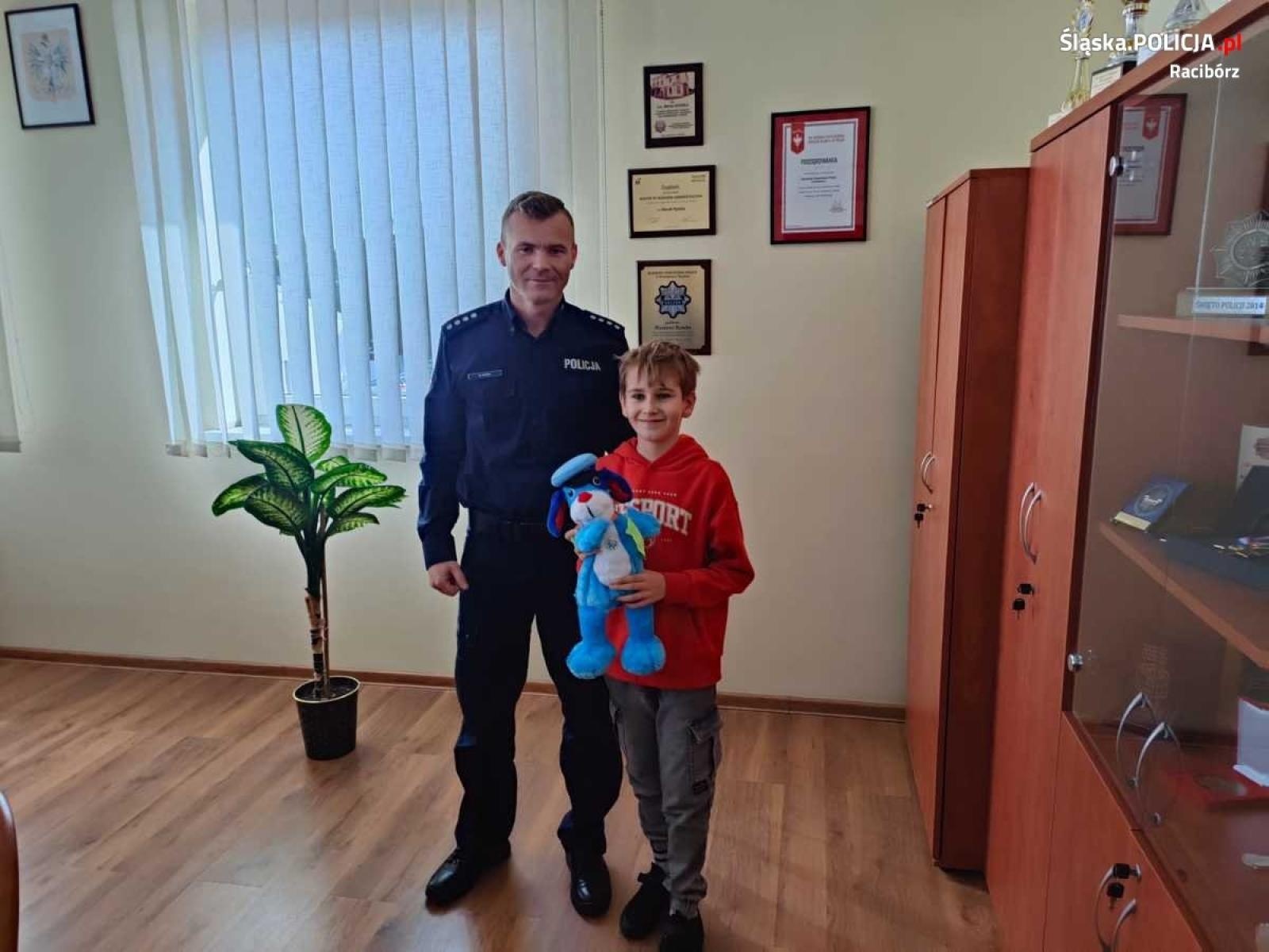 Zdjęcie w galerii na portalu naszraciborz.pl: Wizyta uczniów Szkoły Podstawowej nr 1 w raciborskiej komendzie  wiadomości z regionu