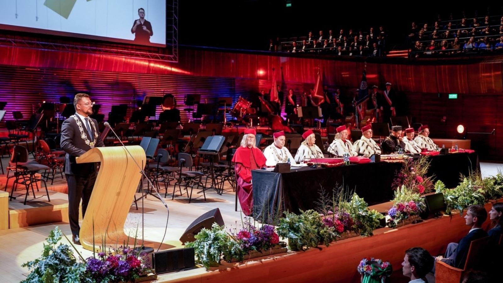 Zdjęcie w galerii na portalu naszraciborz.pl: Międzyuczelniana Inauguracja Roku Akademickiego 2023/2024 – Rok Nauki w województwie śląskim wiadomości z regionu