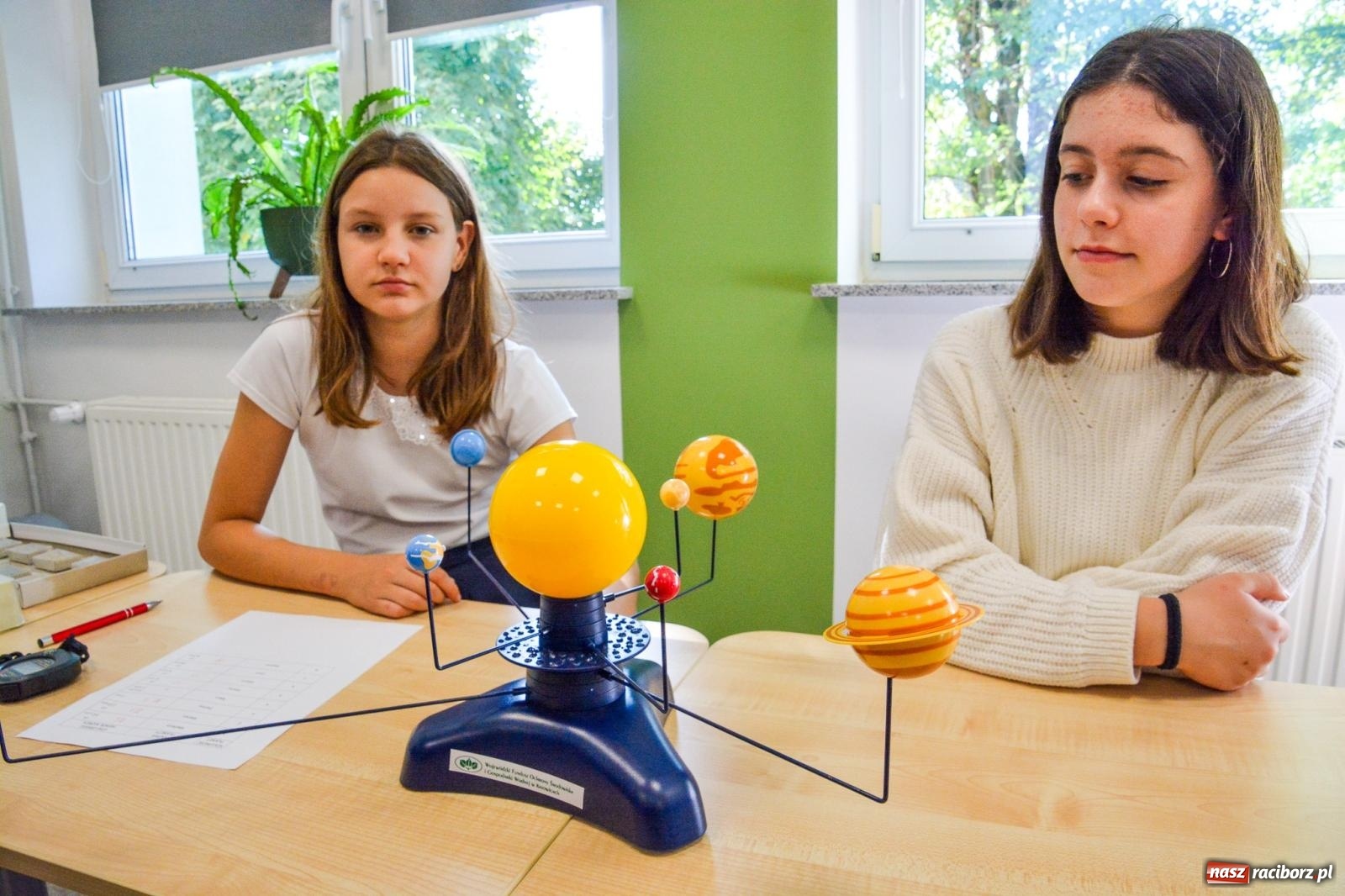 Zdjęcie w galerii na portalu naszraciborz.pl: GeoKraina Złotego Ziarna. W szkole w Rudniku otwarto zieloną pracownię wiadomości z regionu