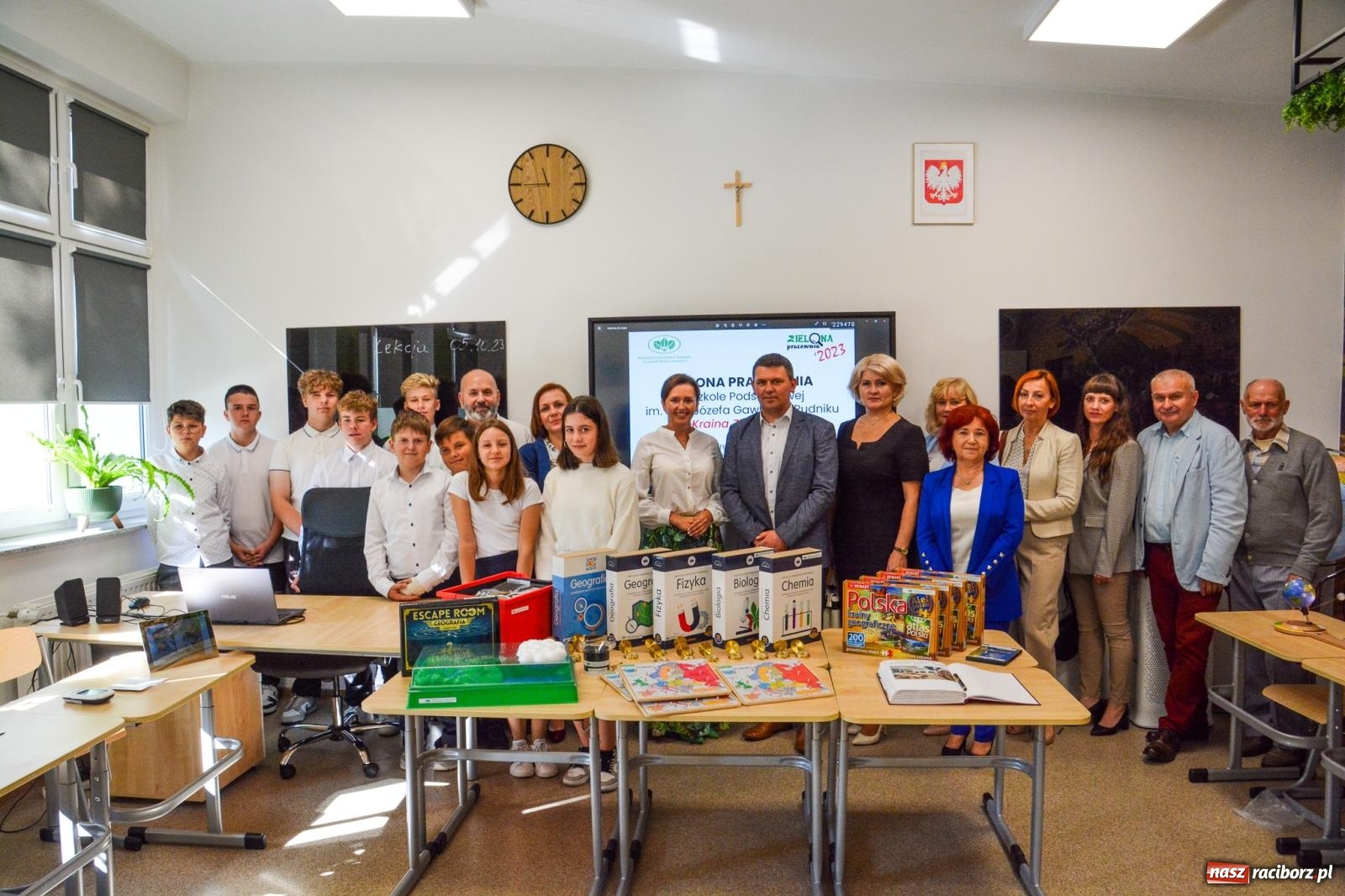 Zdjęcie w galerii na portalu naszraciborz.pl: GeoKraina Złotego Ziarna. W szkole w Rudniku otwarto zieloną pracownię wiadomości z regionu