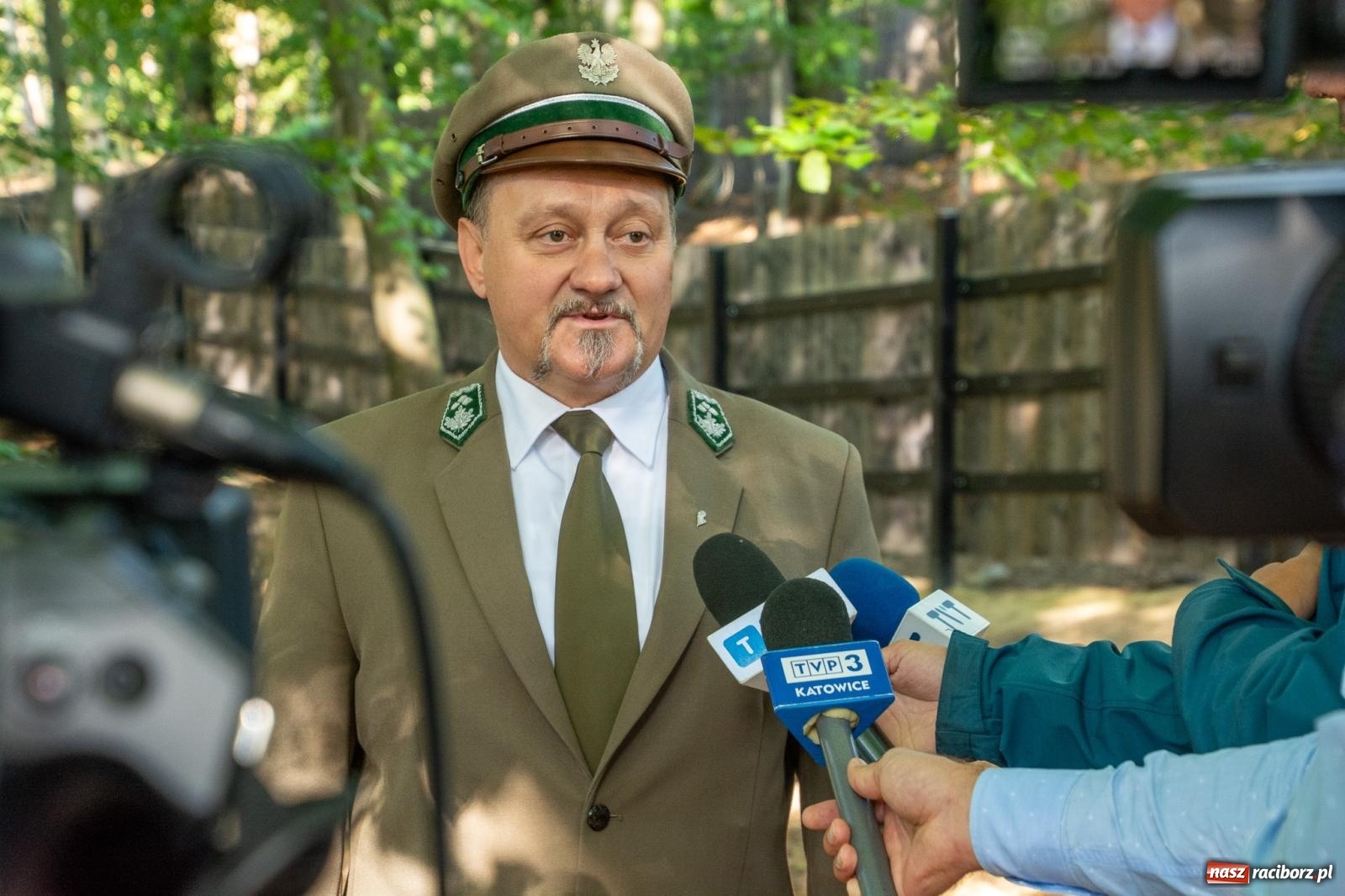 Zdjęcie w galerii na portalu naszraciborz.pl: Co się dzieje z żubrami z Brzezia? Zagroda wciąż nieczynna wiadomości z regionu