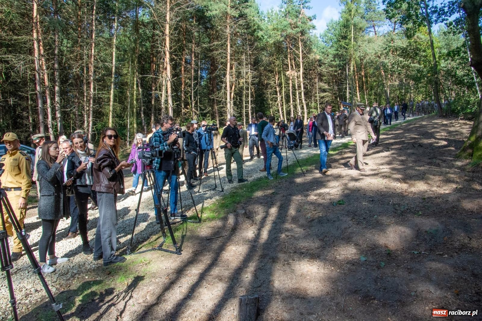 Zdjęcie w galerii na portalu naszraciborz.pl: Co się dzieje z żubrami z Brzezia? Zagroda wciąż nieczynna wiadomości z regionu