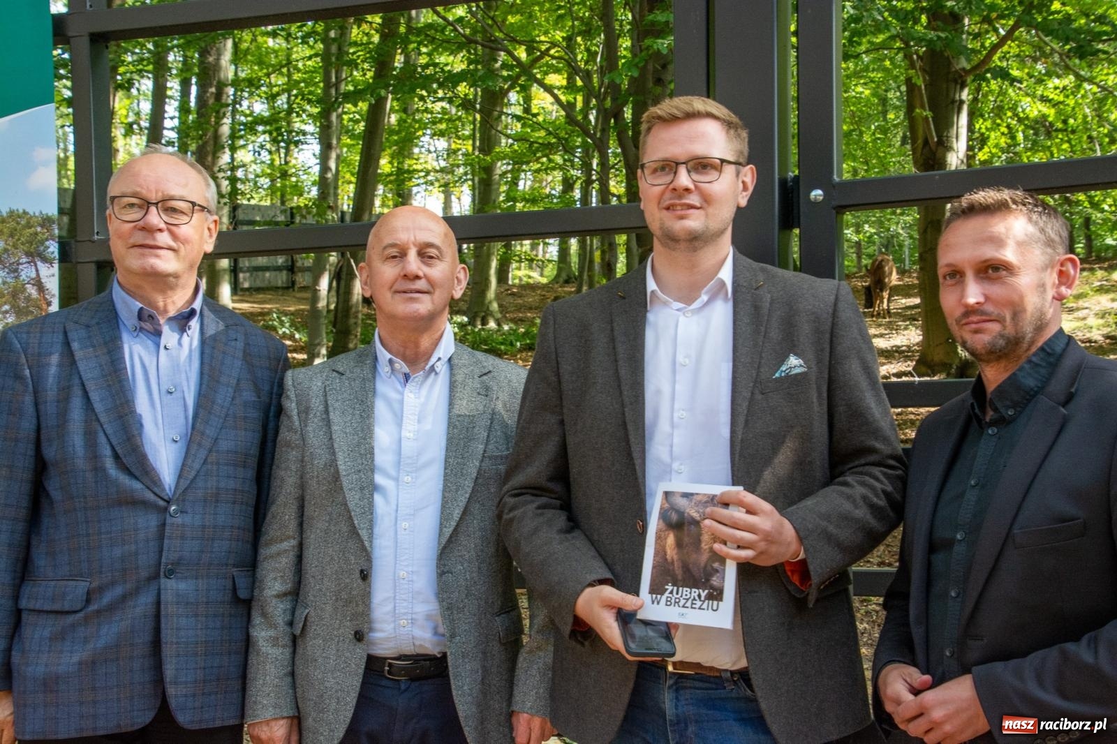 Zdjęcie w galerii na portalu naszraciborz.pl: Co się dzieje z żubrami z Brzezia? Zagroda wciąż nieczynna wiadomości z regionu