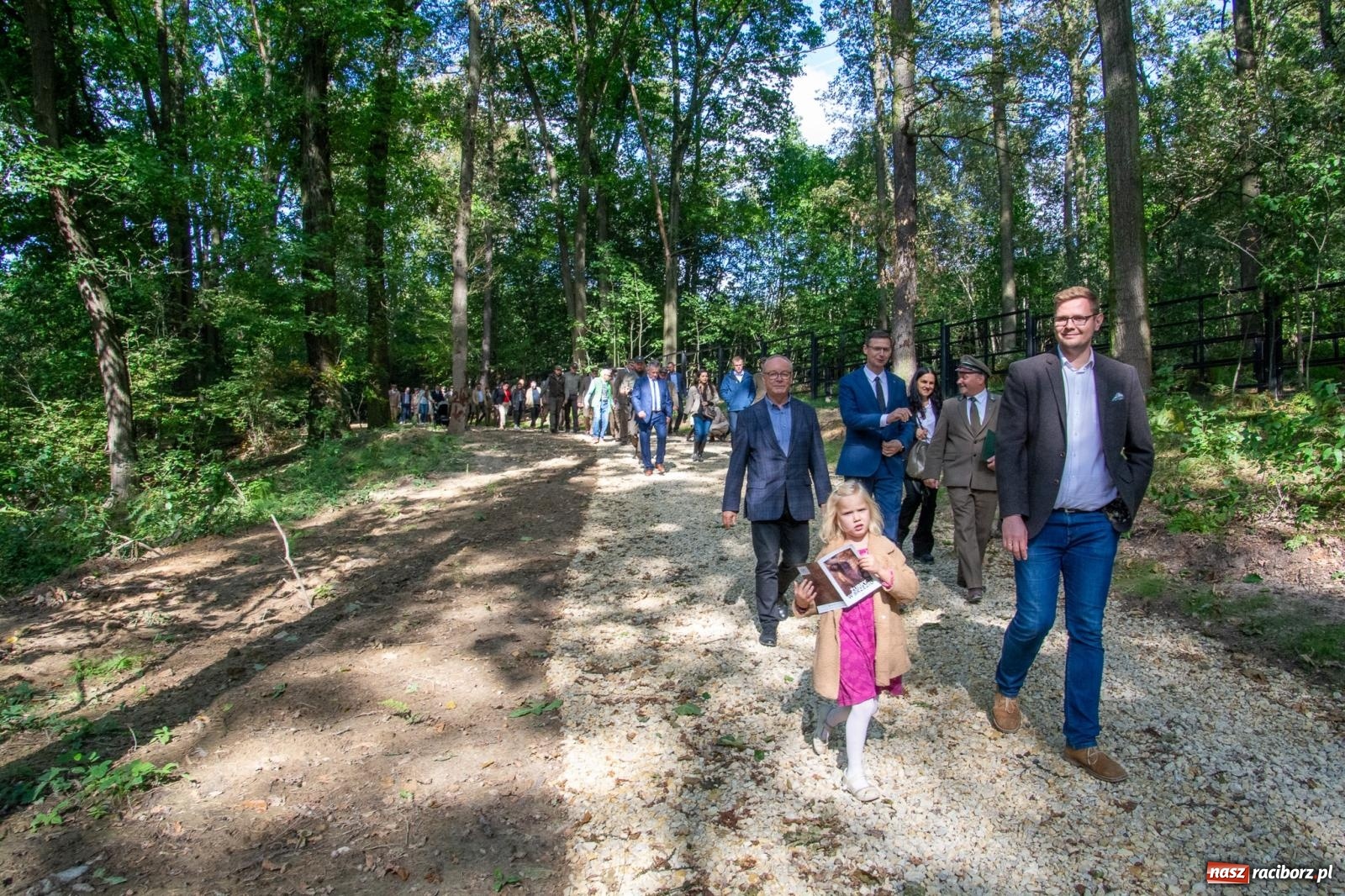 Zdjęcie w galerii na portalu naszraciborz.pl: Co się dzieje z żubrami z Brzezia? Zagroda wciąż nieczynna wiadomości z regionu