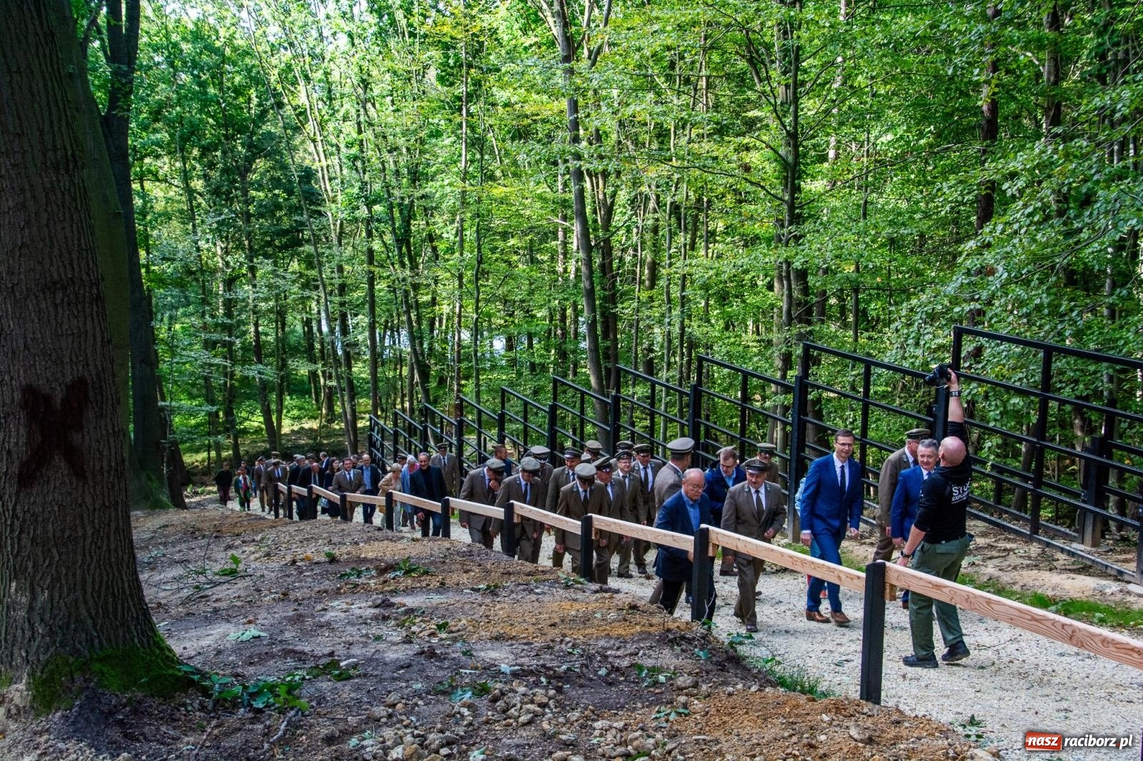 Zdjęcie w galerii na portalu naszraciborz.pl: Co się dzieje z żubrami z Brzezia? Zagroda wciąż nieczynna wiadomości z regionu